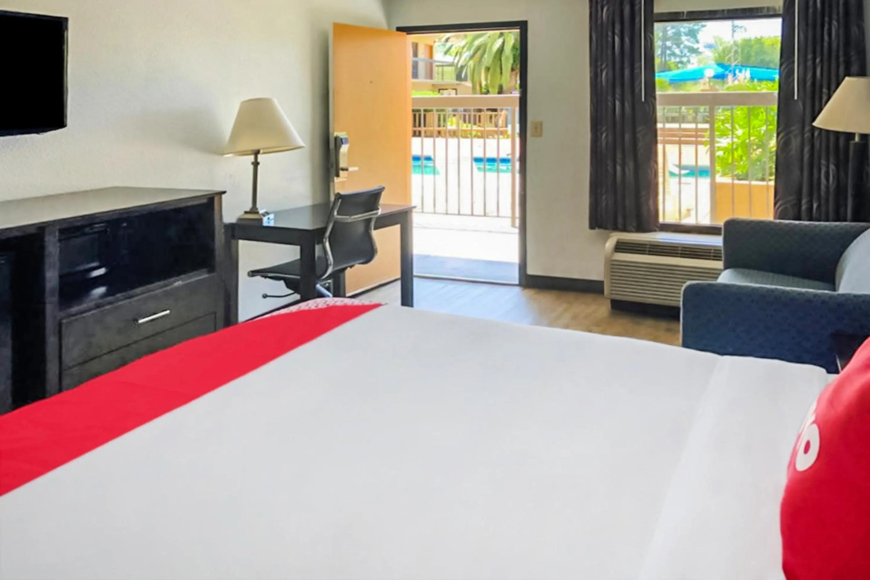 Bedroom in OYO Hotel Baton Rouge Mid City