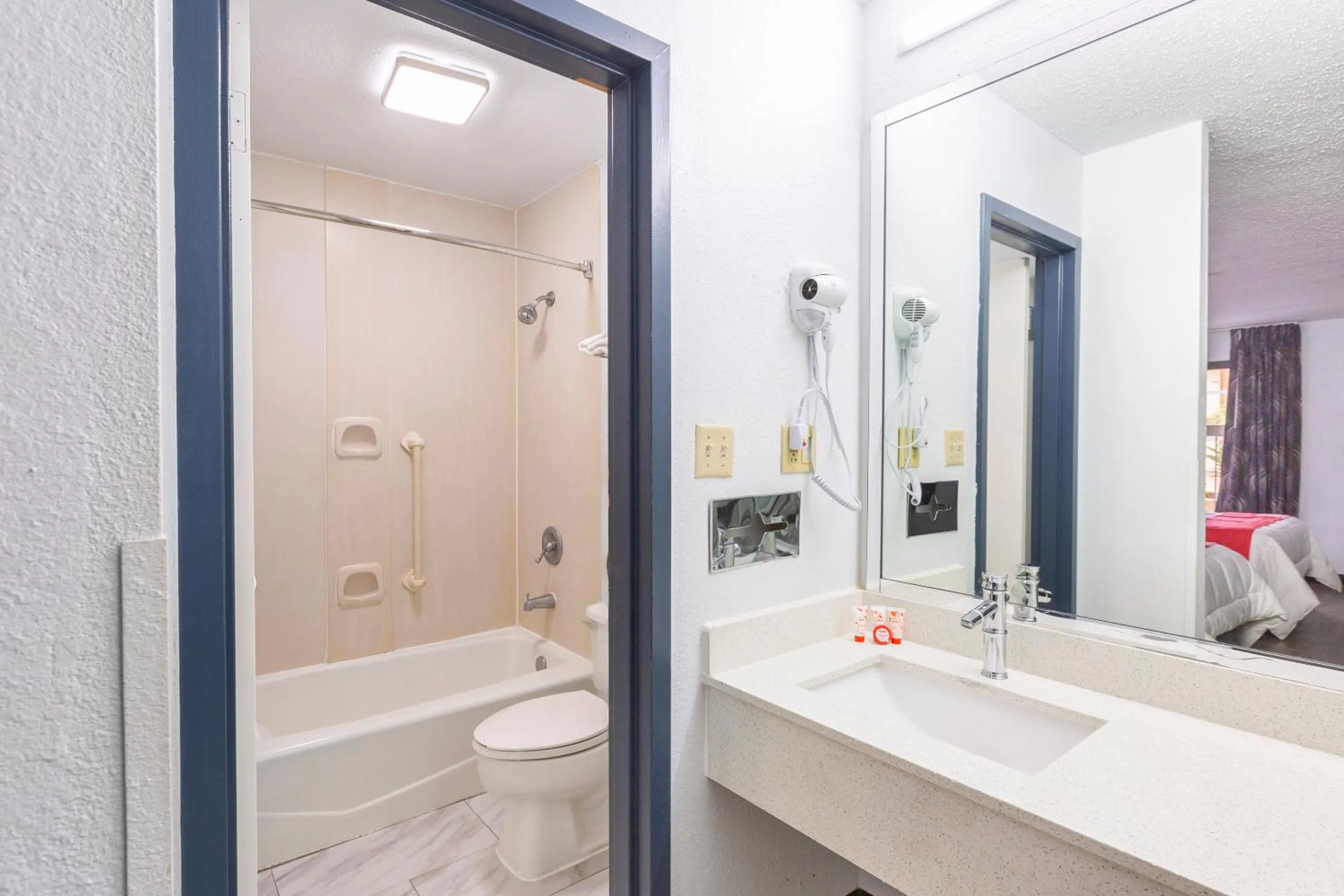 Bathroom in OYO Hotel Baton Rouge Mid City