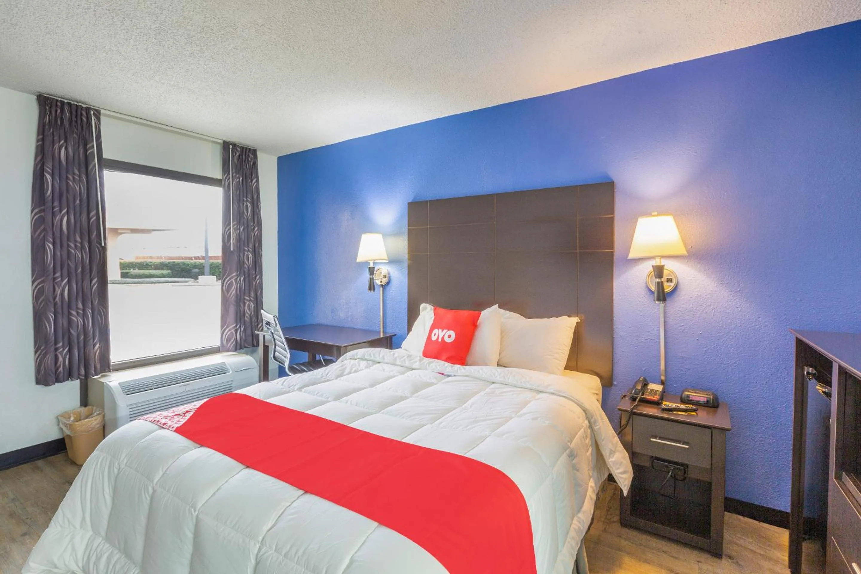 Bed in OYO Hotel Baton Rouge Mid City