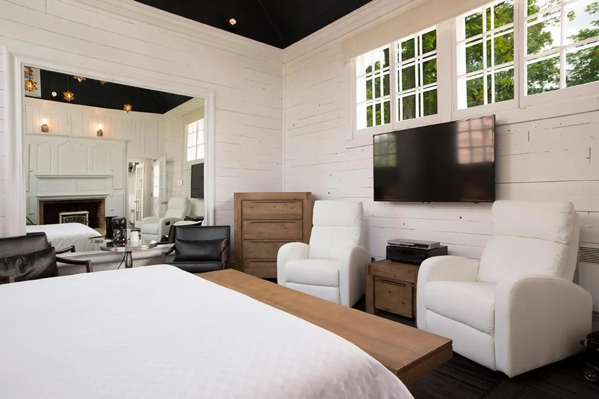 Bed in Hôtel Le Rivage