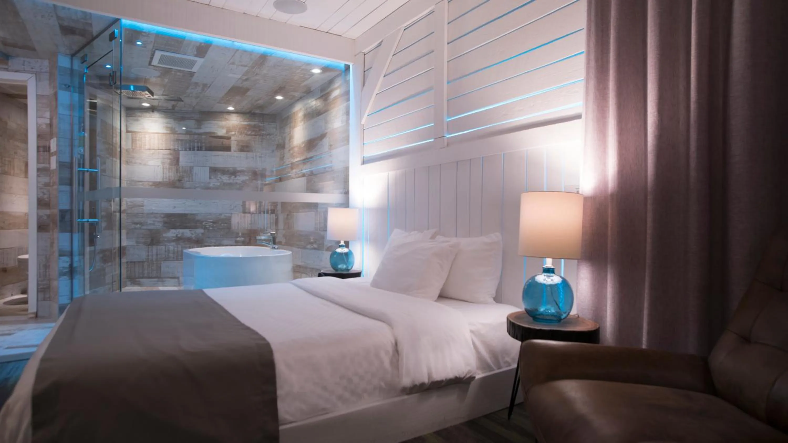 Bed in Hôtel Le Rivage