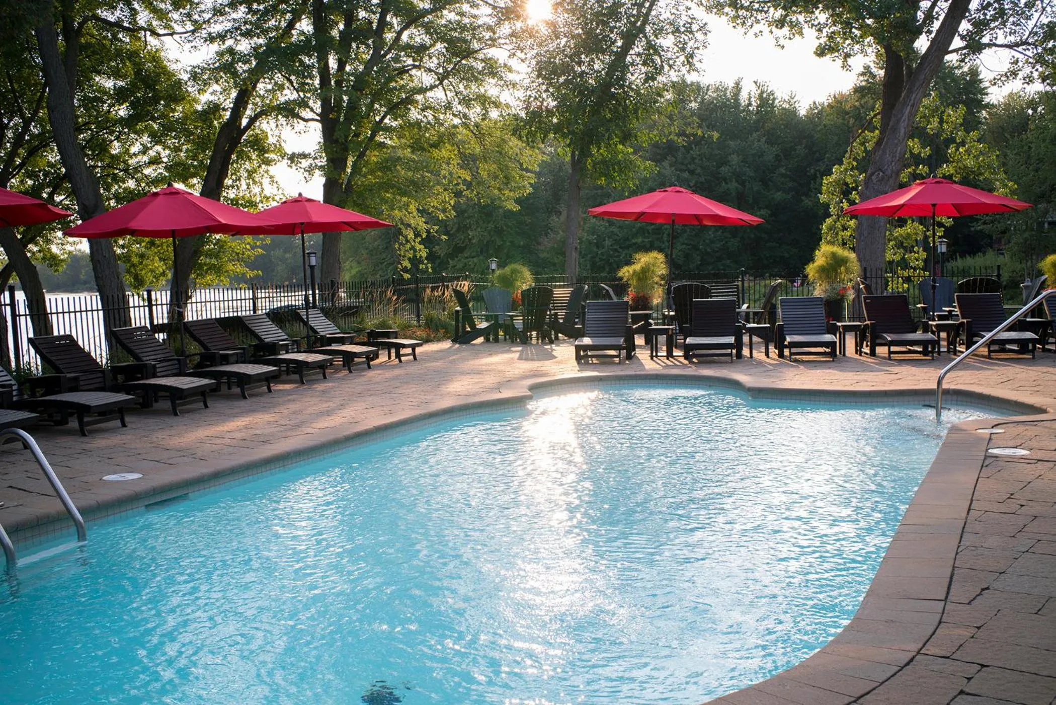 Swimming pool in Hôtel Le Rivage
