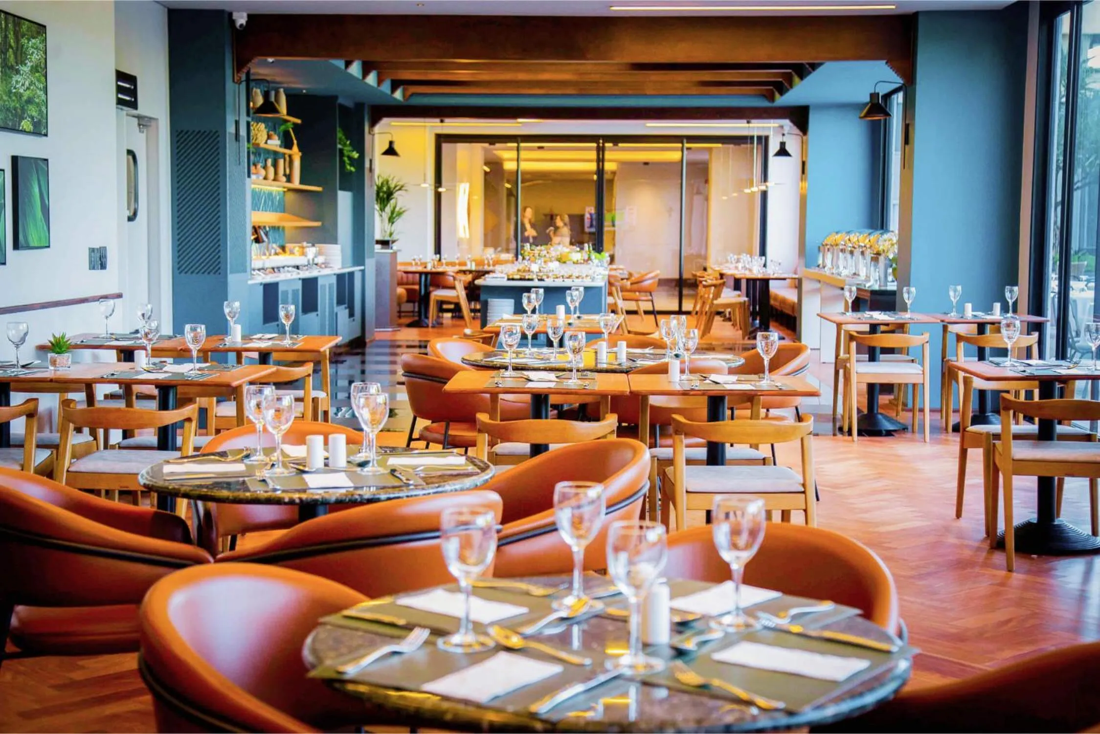 Restaurant/places to eat in Hotel Deville Business Maringá