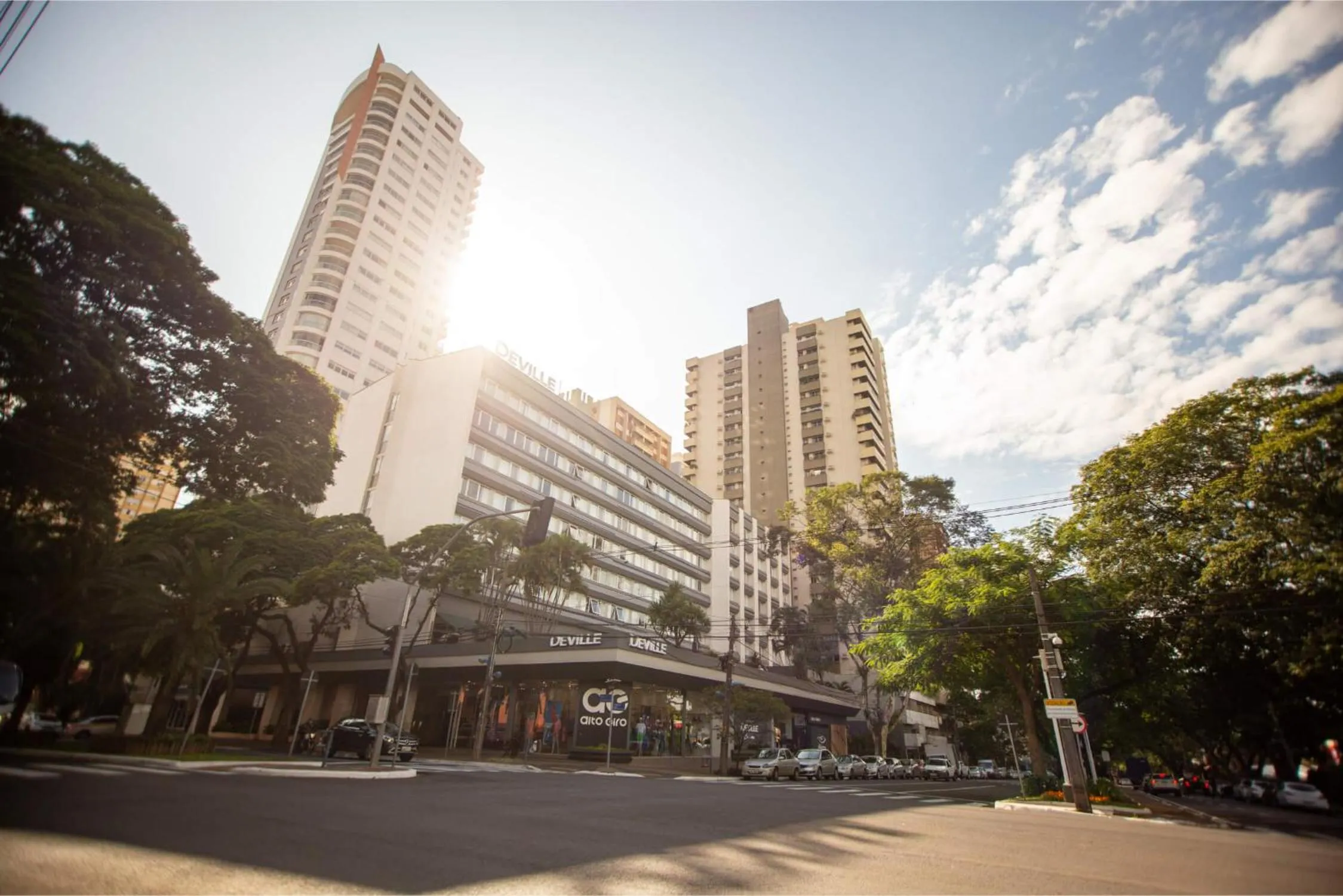 Facade/entrance in Hotel Deville Business Maringá