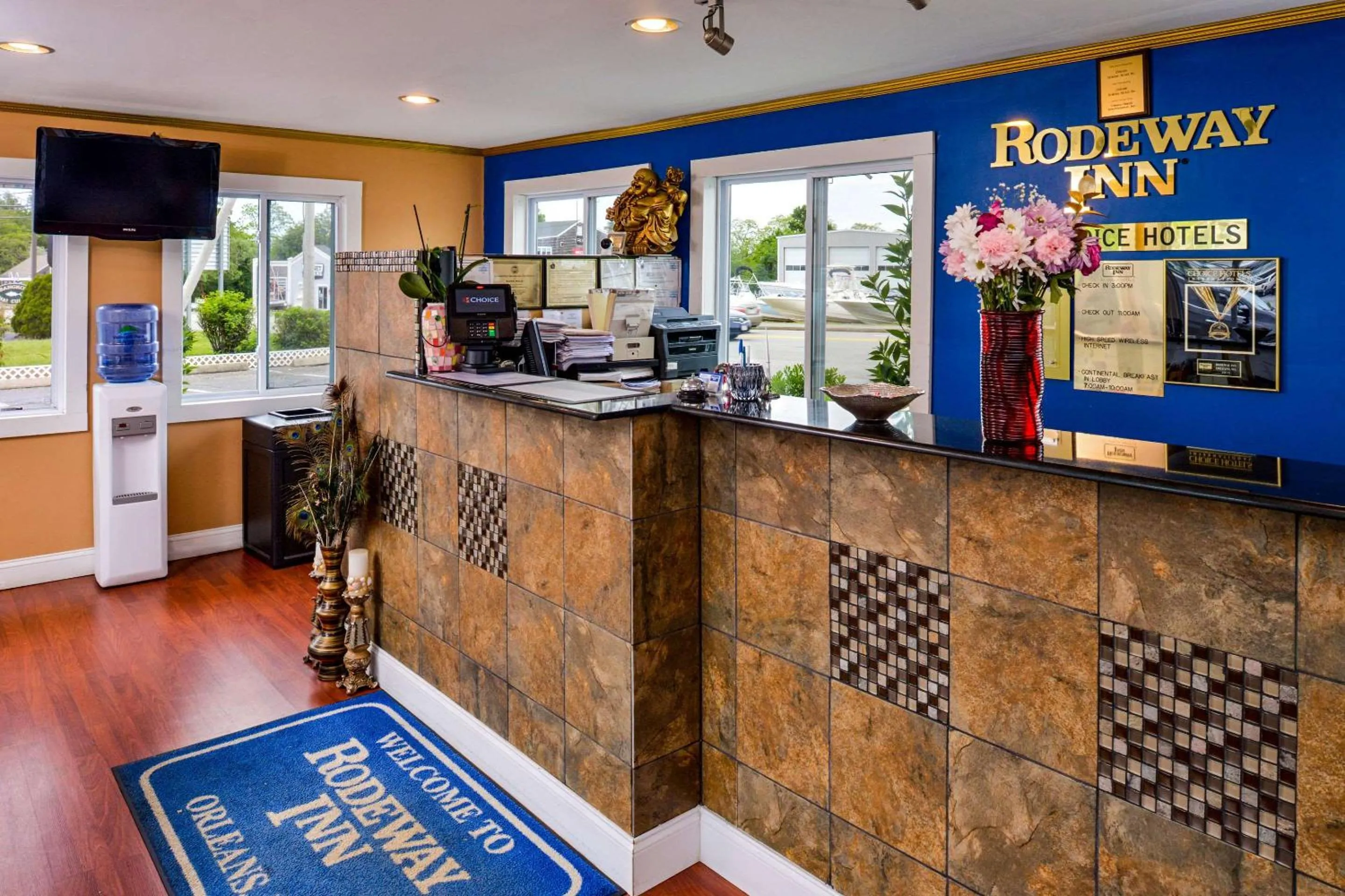 Lobby or reception in Rodeway Inn Orleans - Cape Cod