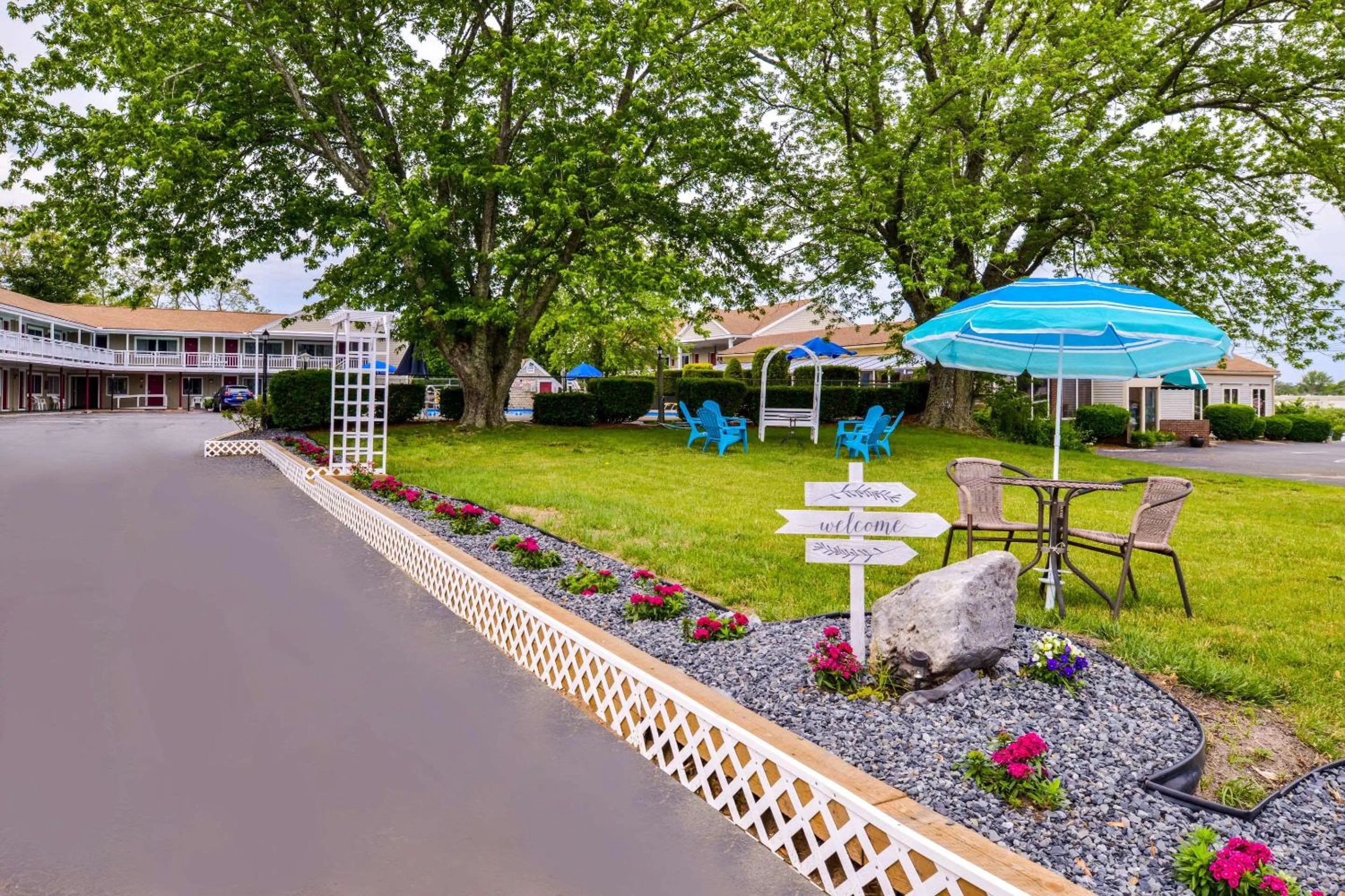 Property building in Rodeway Inn Orleans - Cape Cod