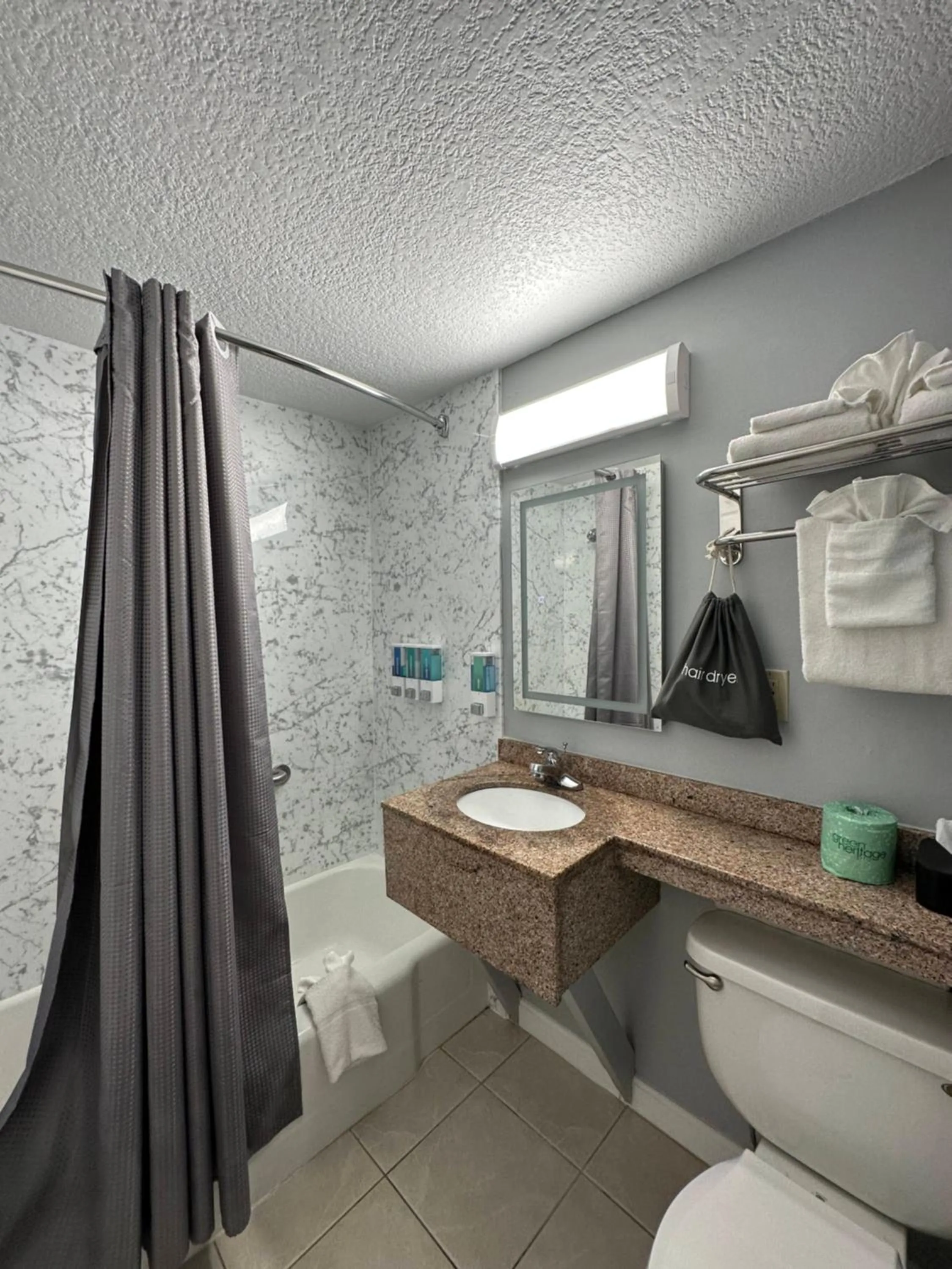 Shower in Rodeway Inn Orleans - Cape Cod