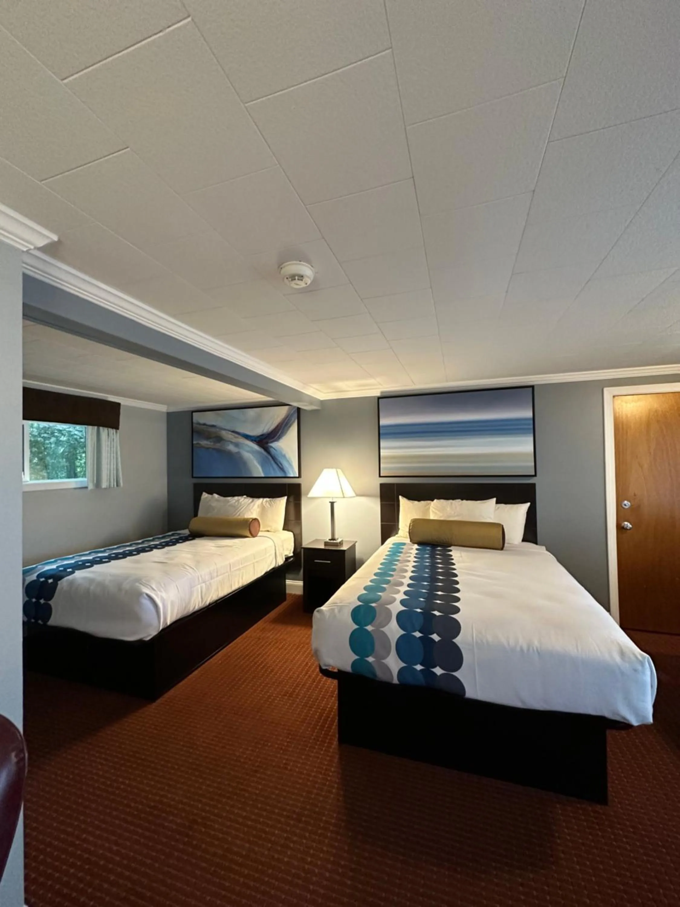 Bed in Rodeway Inn Orleans - Cape Cod