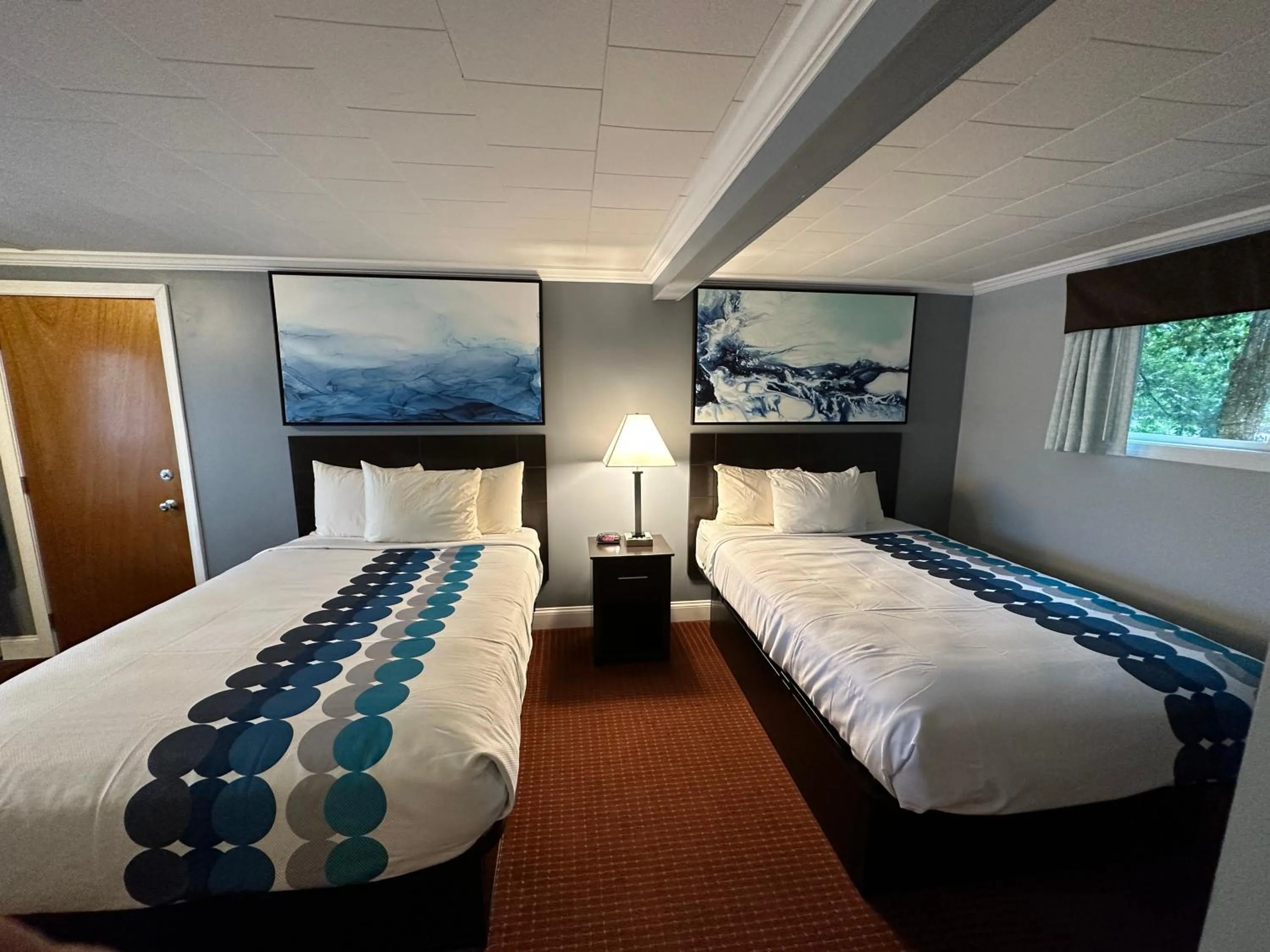 Bed in Rodeway Inn Orleans - Cape Cod