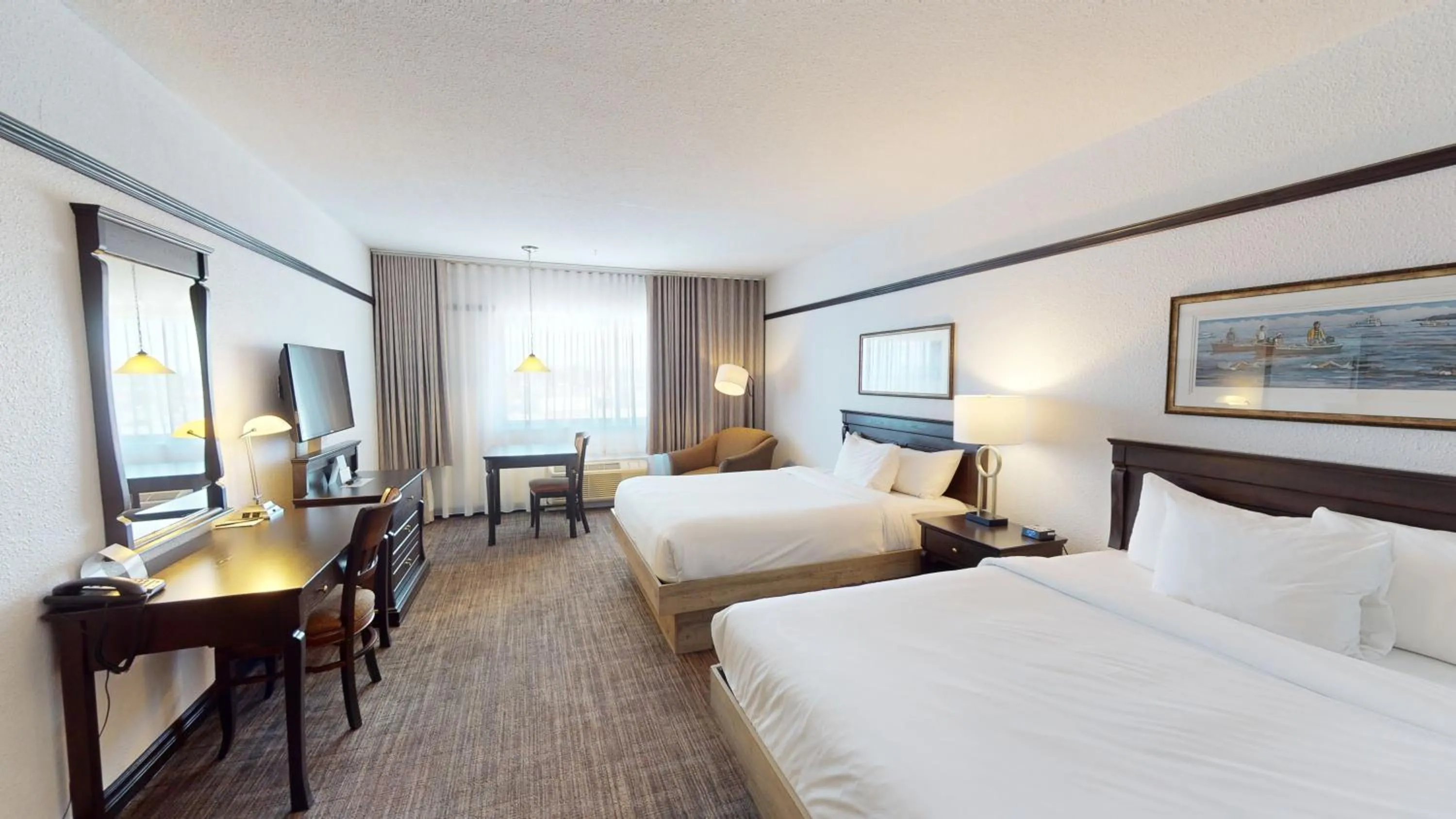 Photo of the whole room, Bed in Hotel Le Montagnais