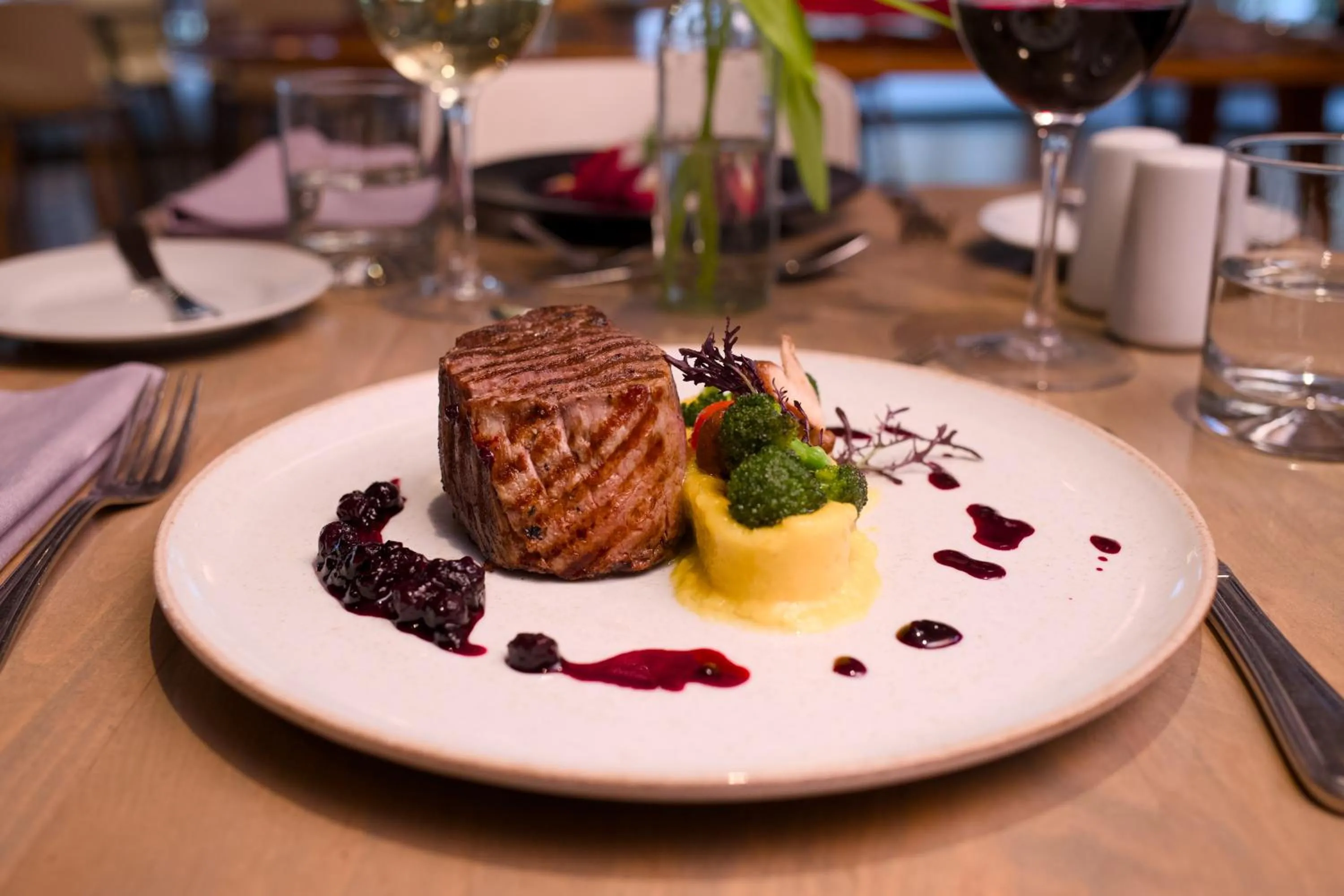 Restaurant/places to eat in Las Majadas Hotel & Centro de Reuniones