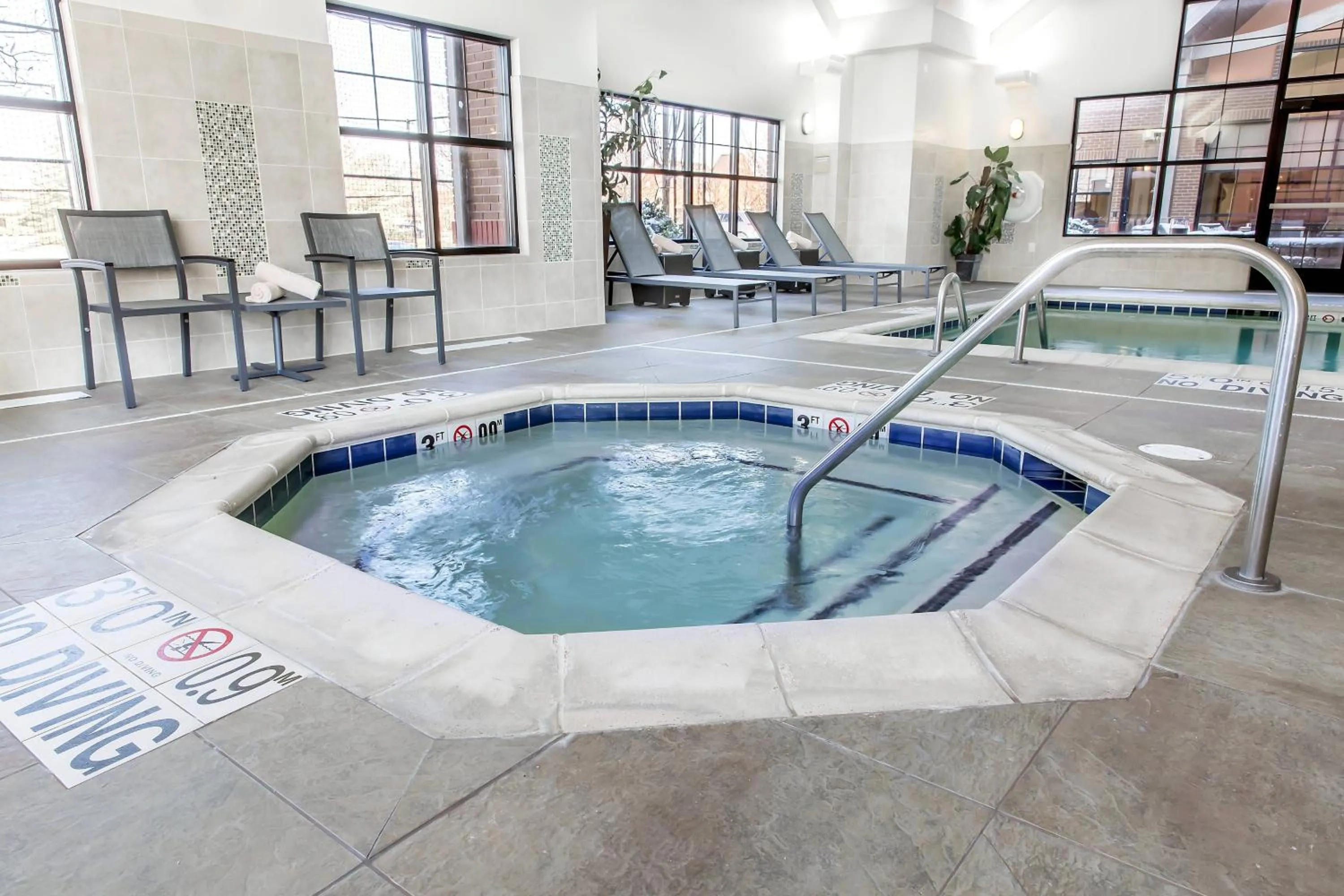 Swimming pool in Residence Inn Lexington Keeneland/Airport