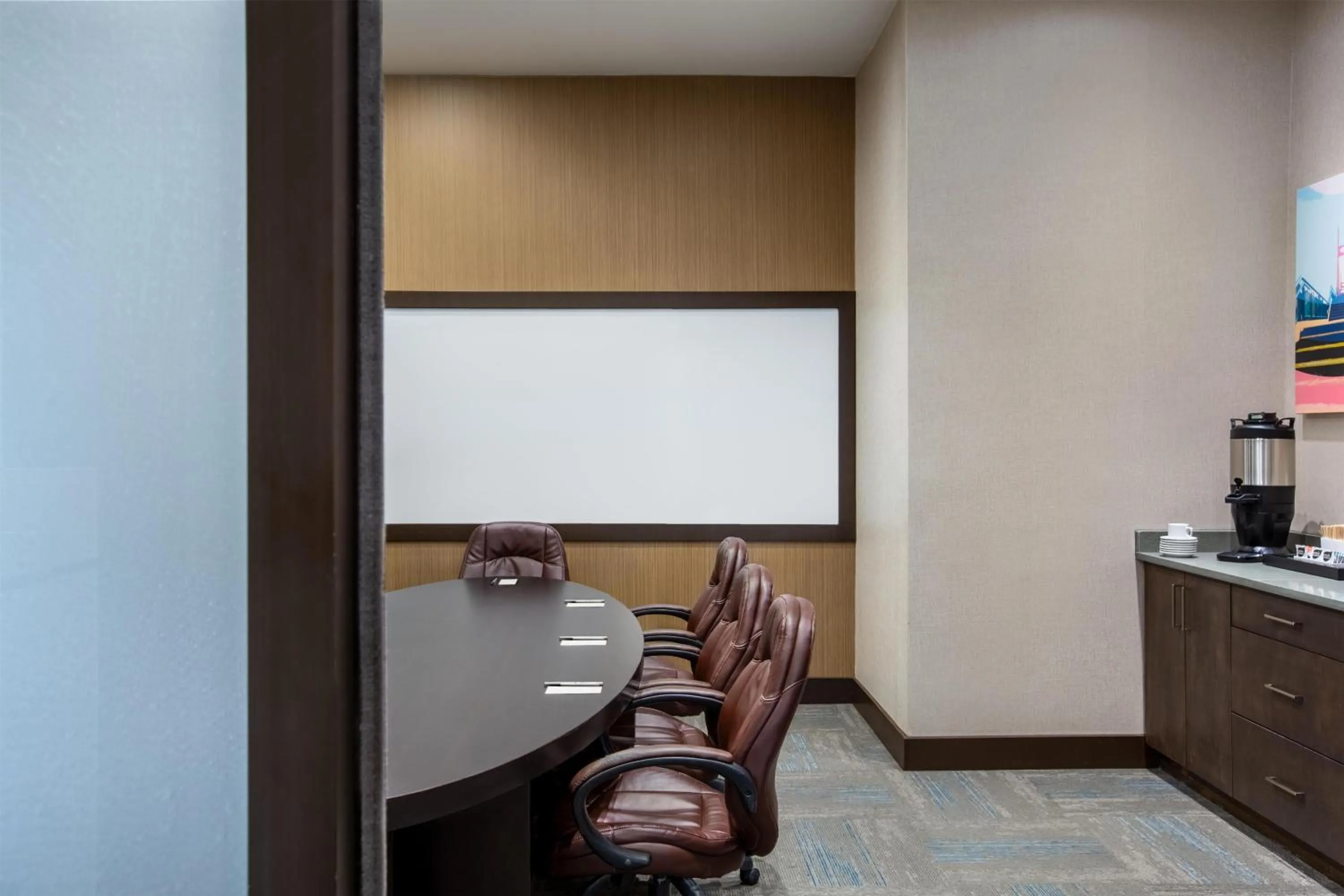 Meeting/conference room in Hampton Inn by Hilton Kamloops