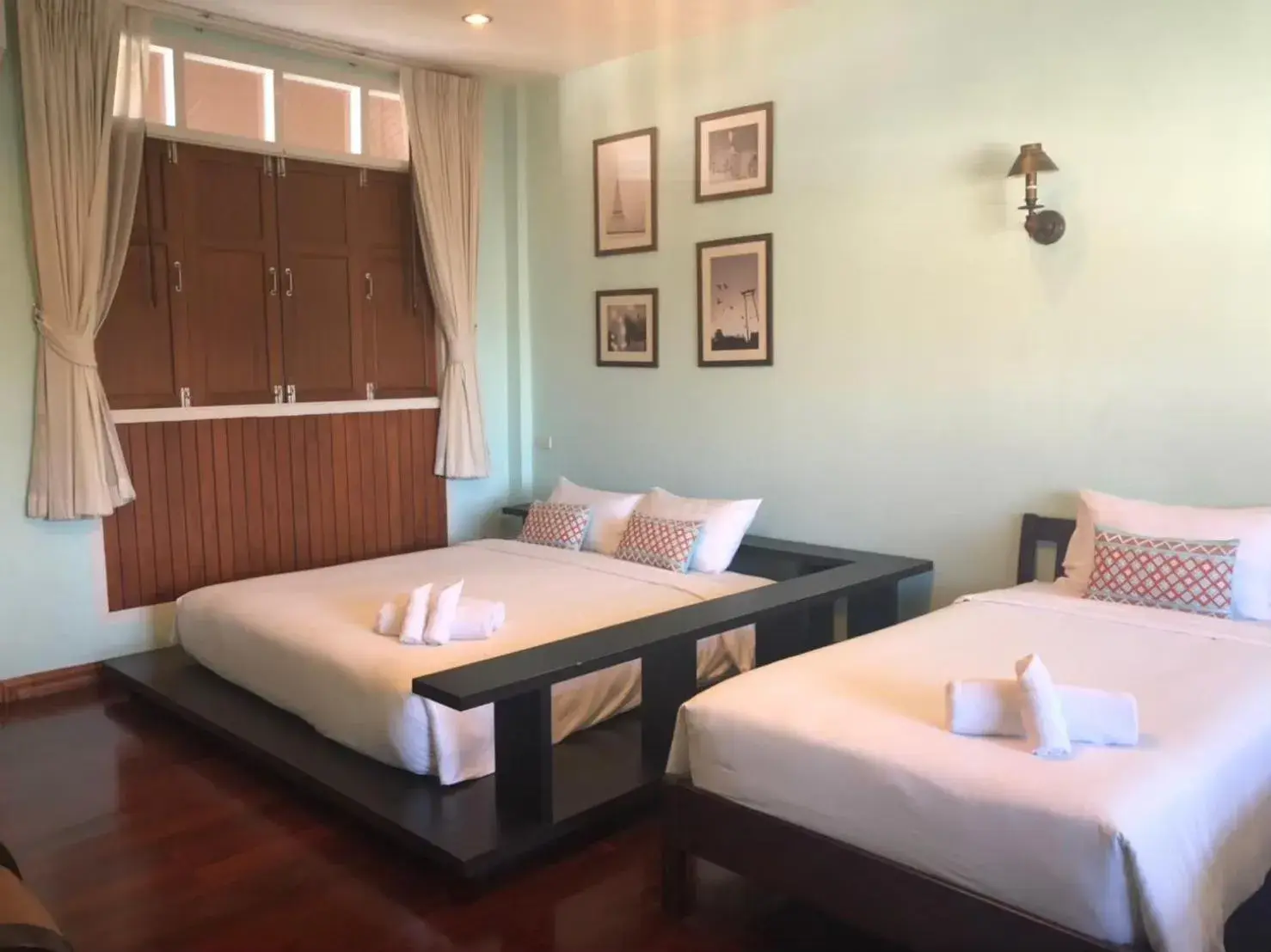 Quadruple Room in Feung Nakorn Balcony Rooms and Cafe Quadruple Room in Feung Nakorn Balcony Rooms and Cafe