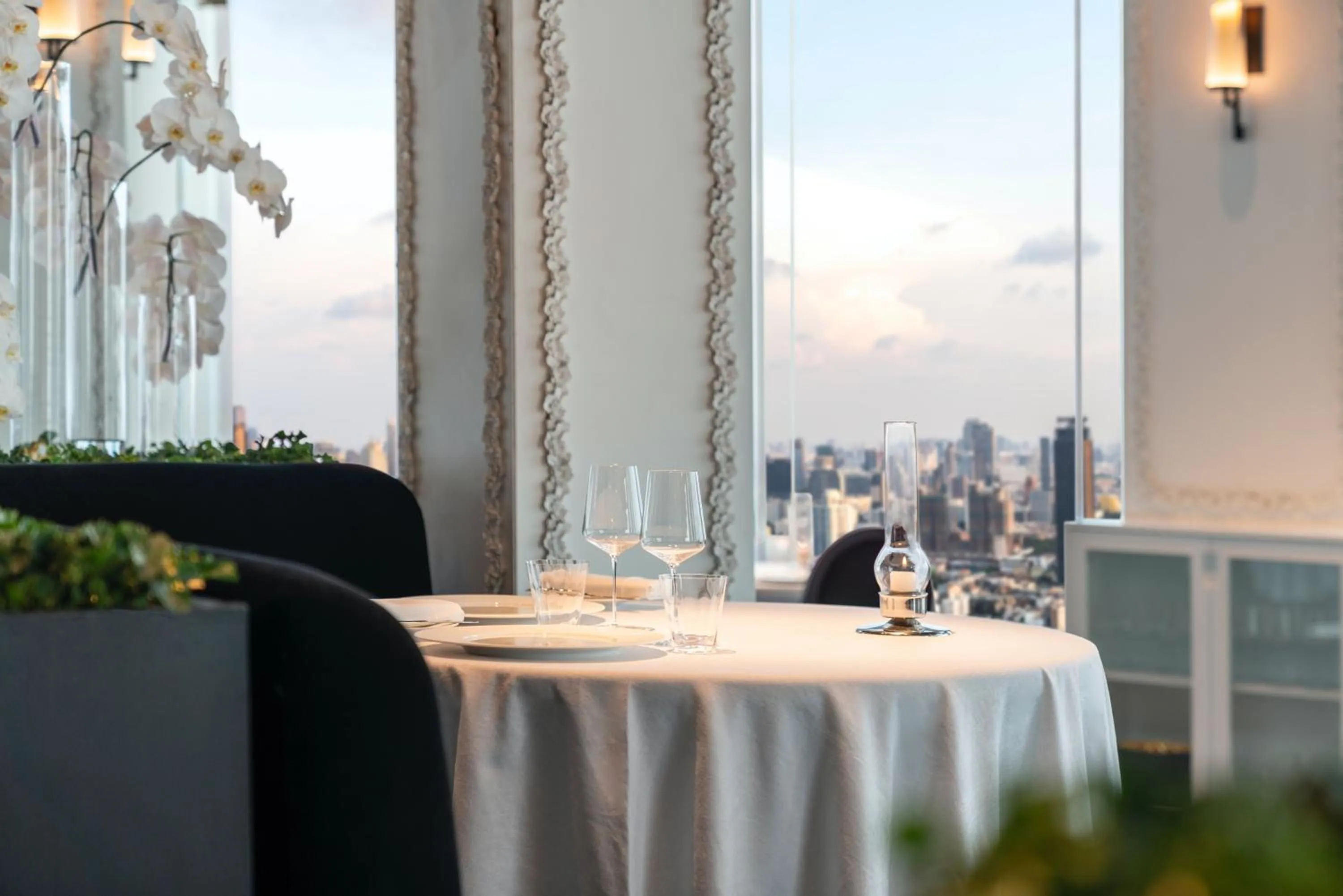 Restaurant/places to eat in lebua at State Tower