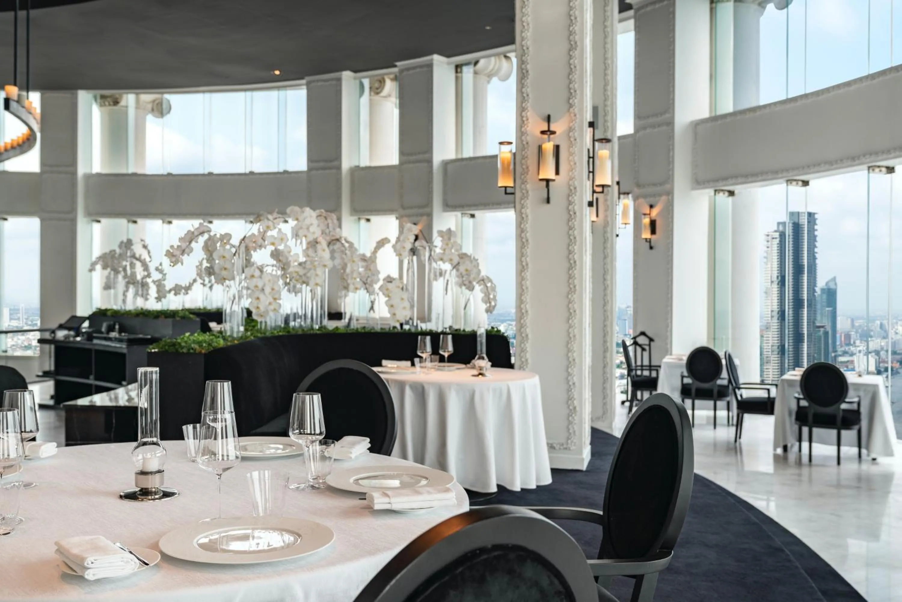 Restaurant/places to eat in lebua at State Tower