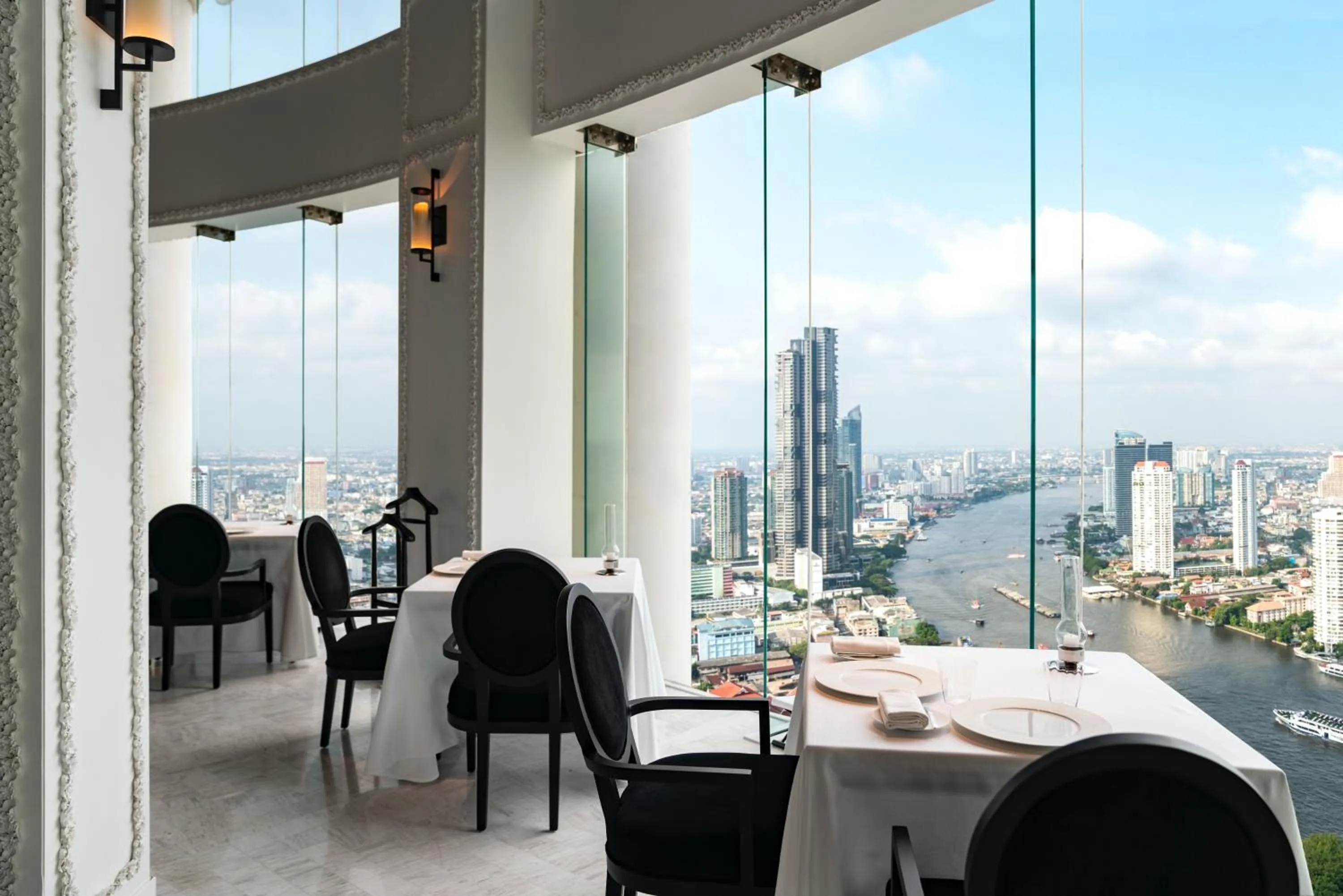 Restaurant/places to eat in lebua at State Tower