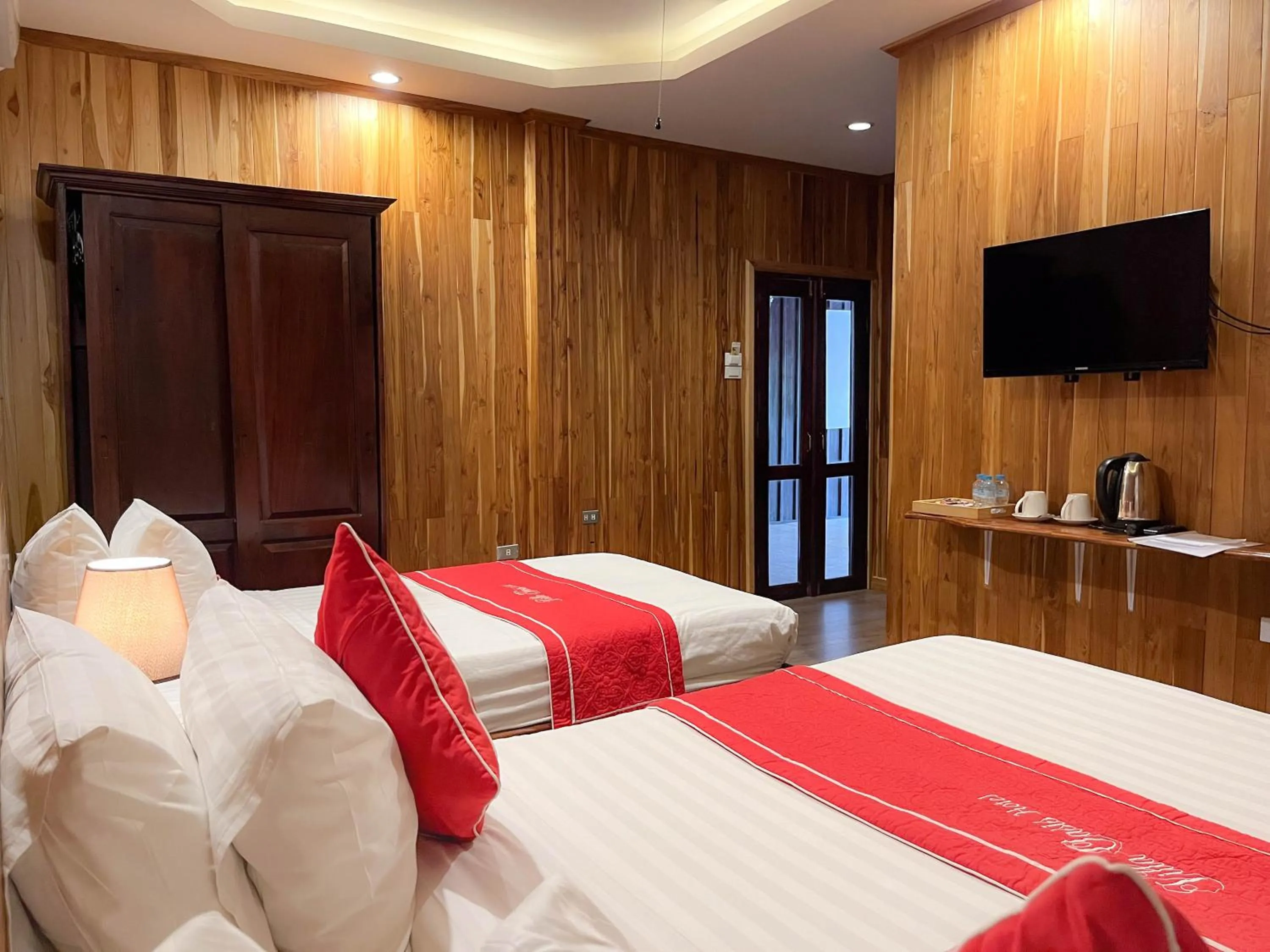 Bedroom, Bed in Villa Oasis