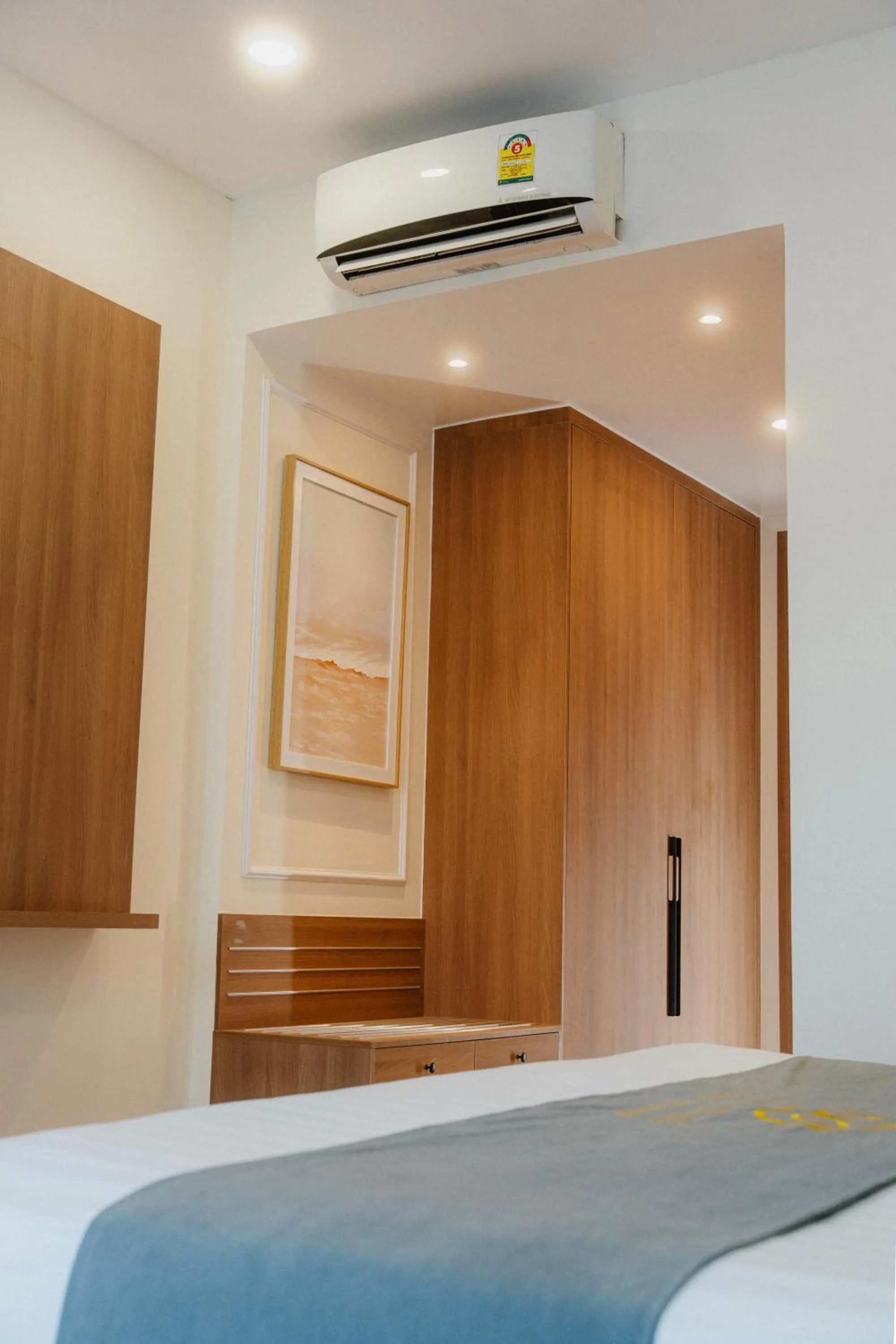 wardrobe, Bed in Villa Oasis