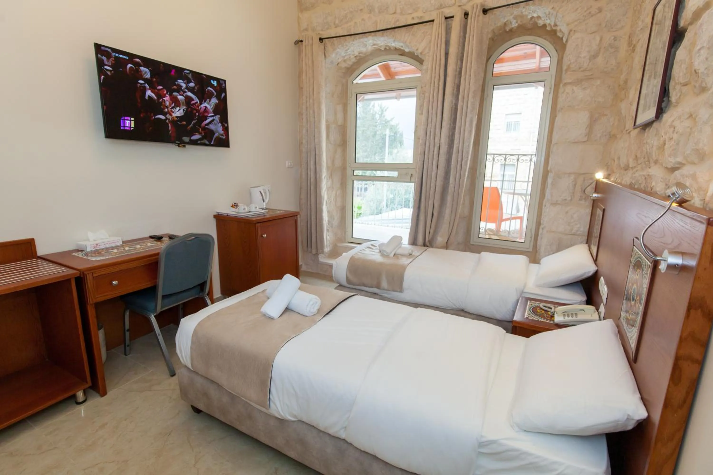 Bathroom, Bed in Azzahra Boutique Hotel & Restaurant - Jerusalem