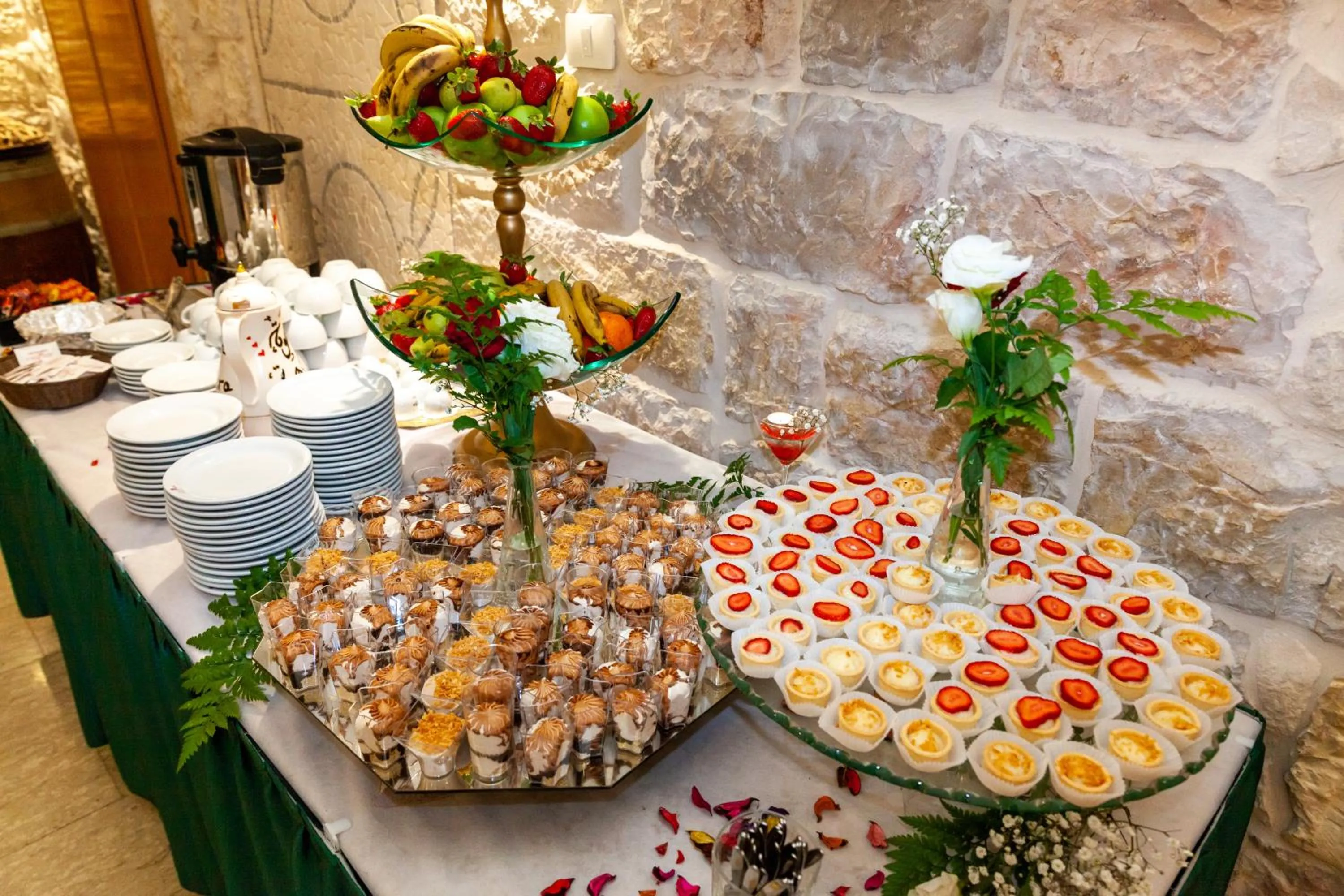 Food and drinks in Azzahra Boutique Hotel & Restaurant - Jerusalem