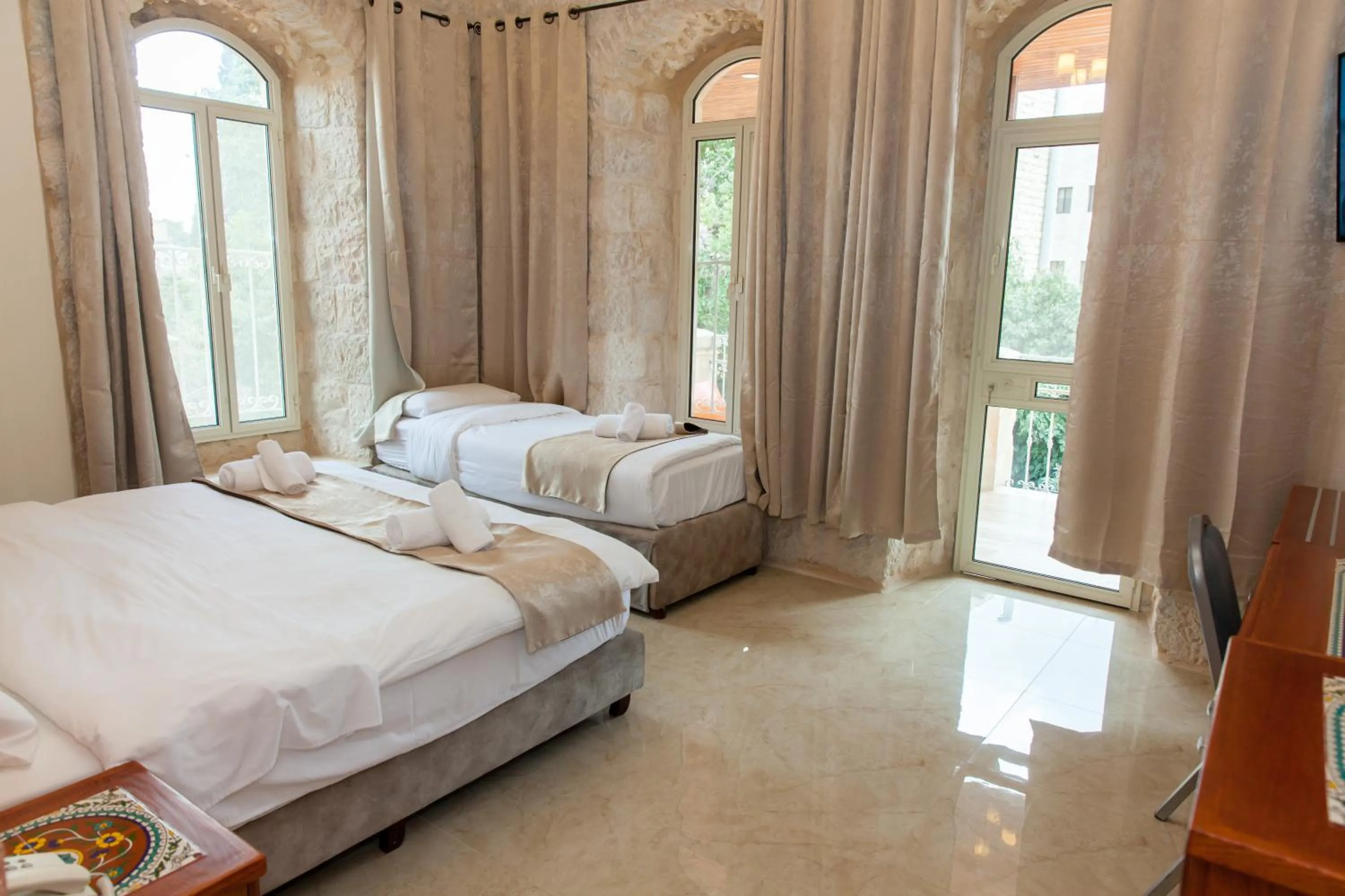 Bathroom, Bed in Azzahra Boutique Hotel & Restaurant - Jerusalem