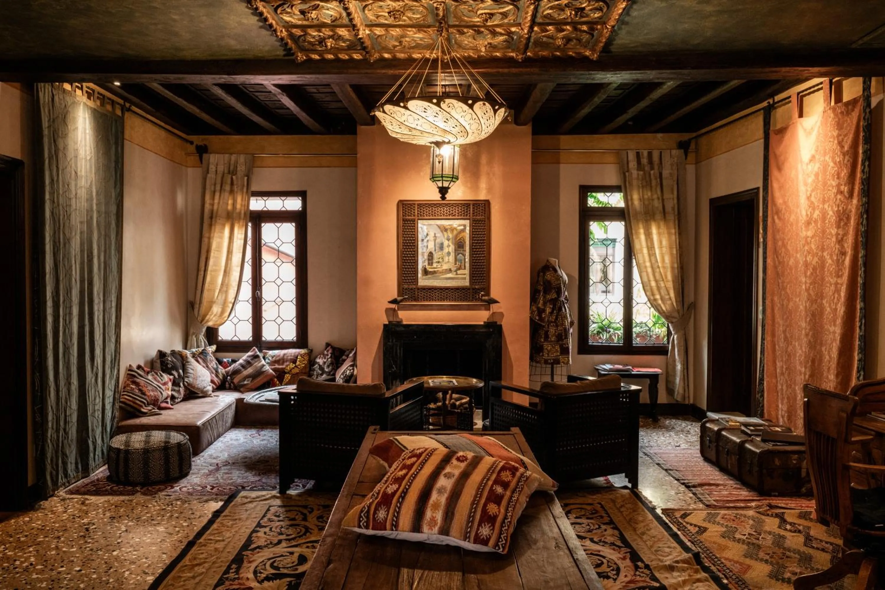 Seating area in Novecento - By Romanelli Family