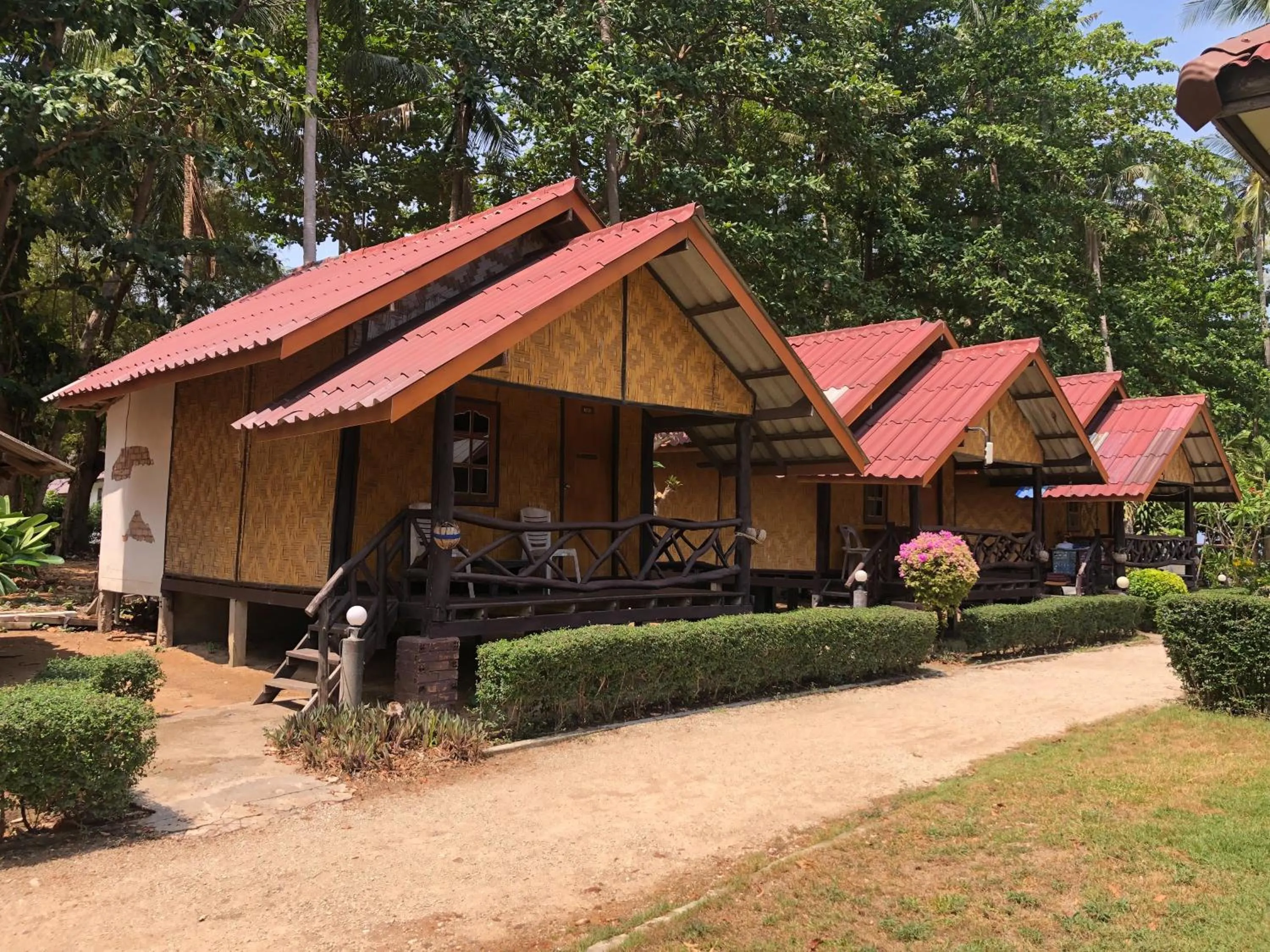 Moonwalk Lanta Resort