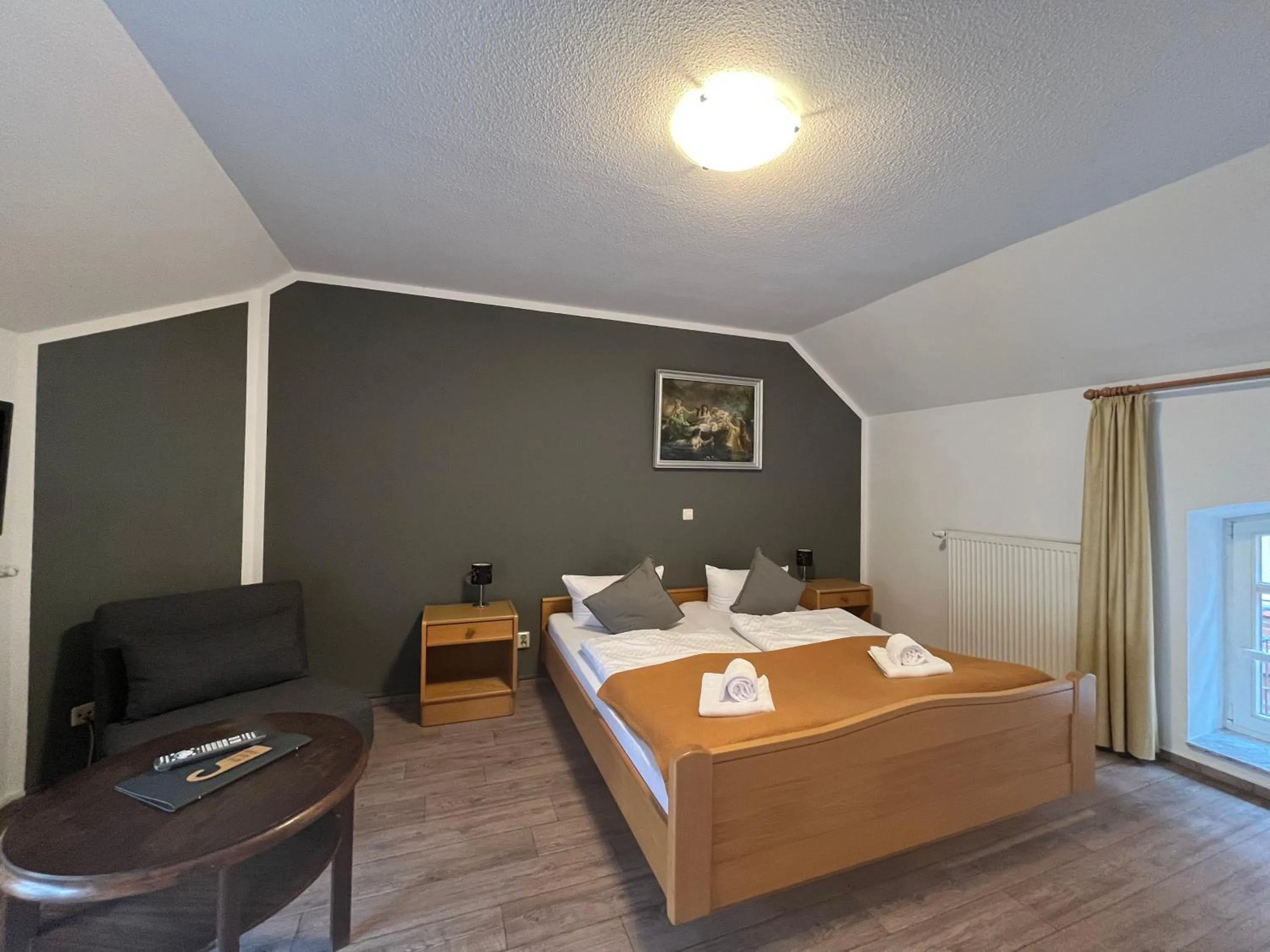 Property building, Bed in Exempel Schlafstuben und Quartier Langer Hals