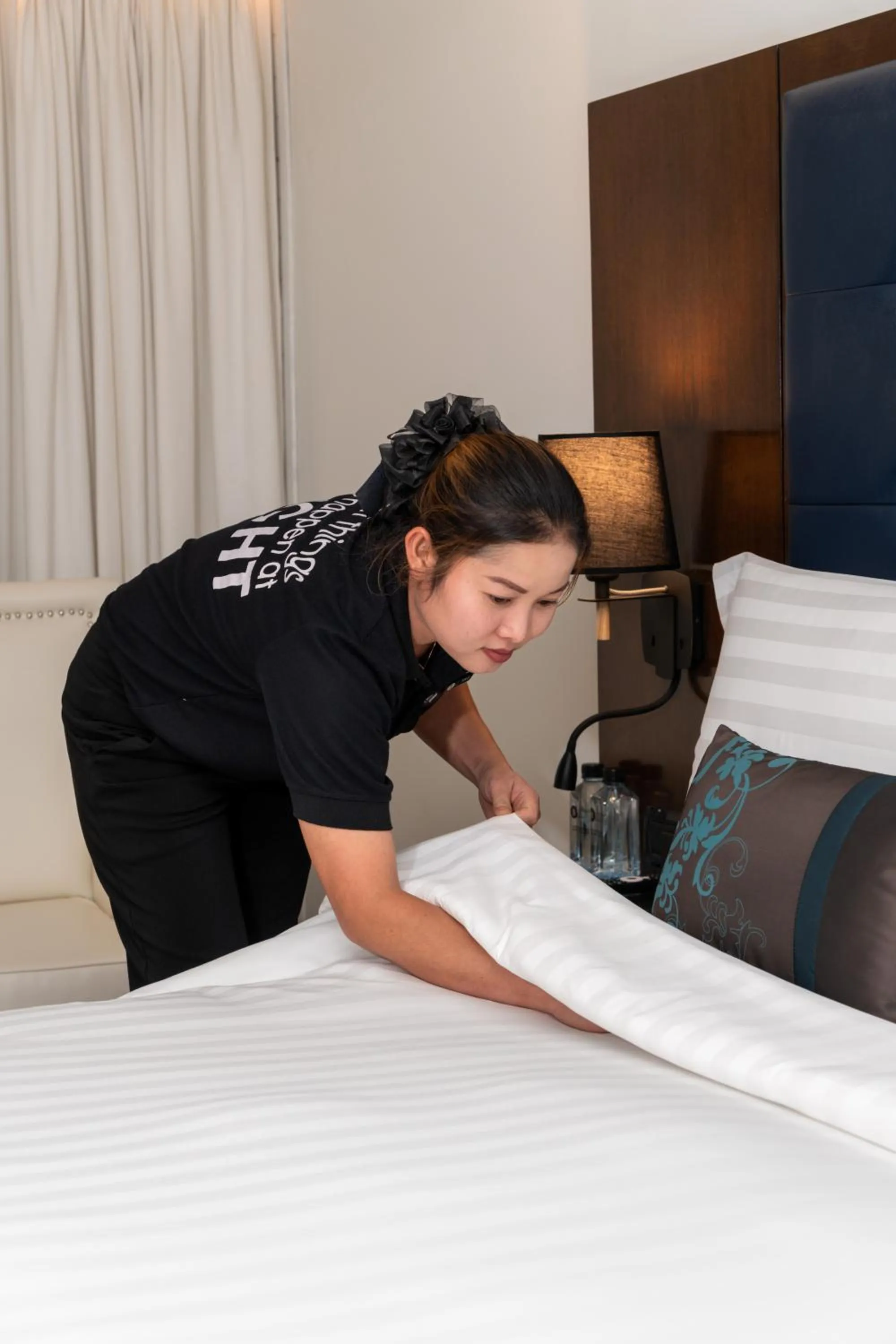 Staff, Bed in Night Hotel Bangkok - Sukhumvit 15