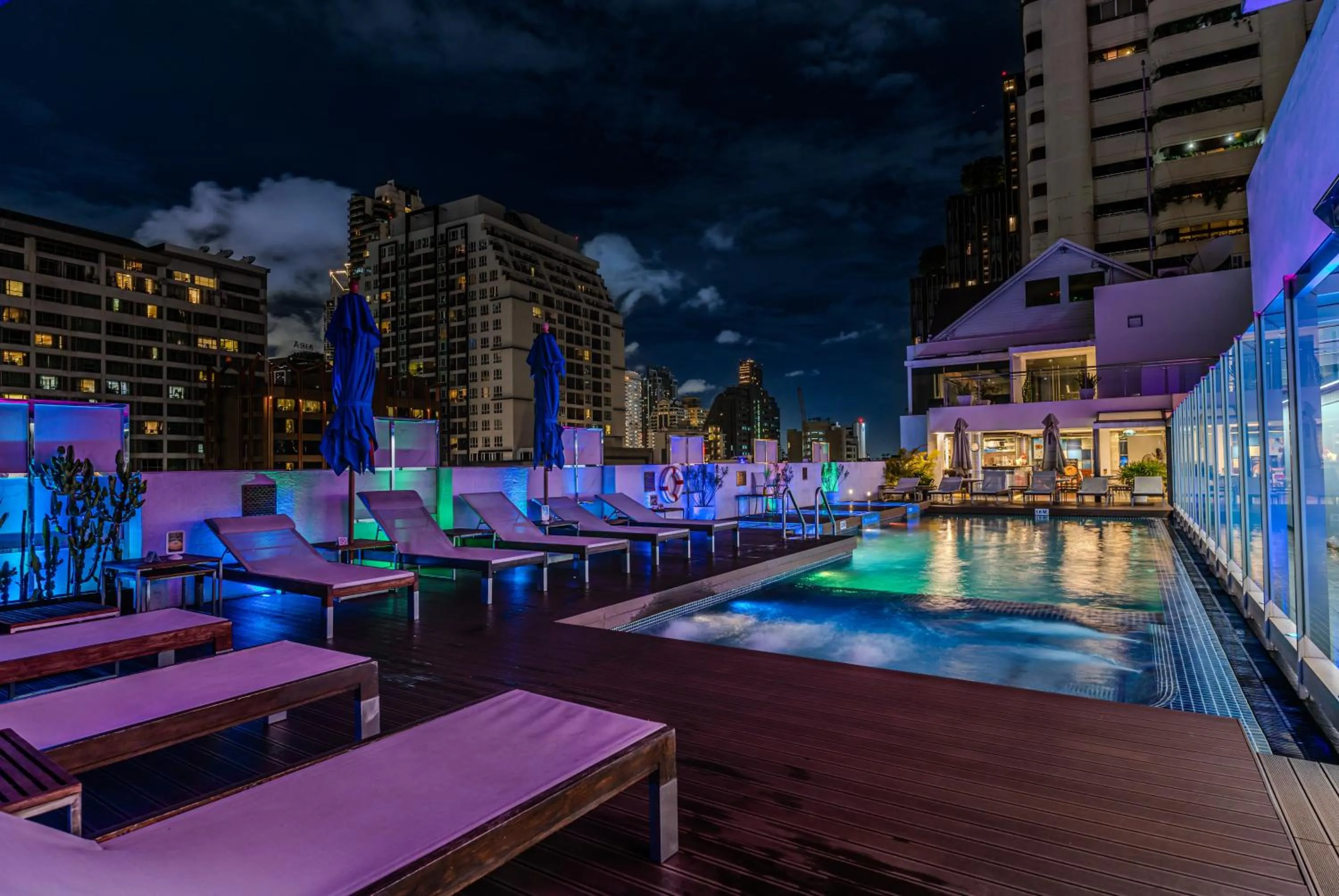 Swimming pool in Night Hotel Bangkok - Sukhumvit 15