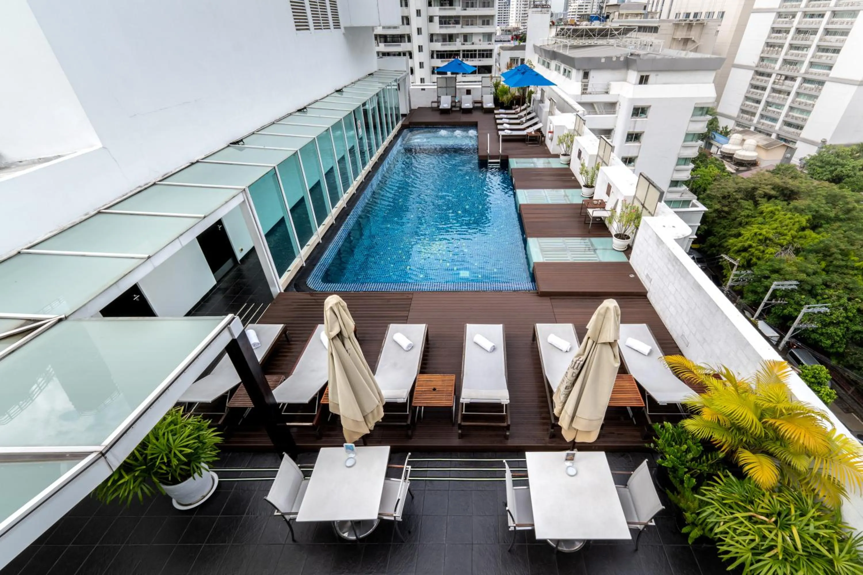 Swimming pool in Night Hotel Bangkok - Sukhumvit 15