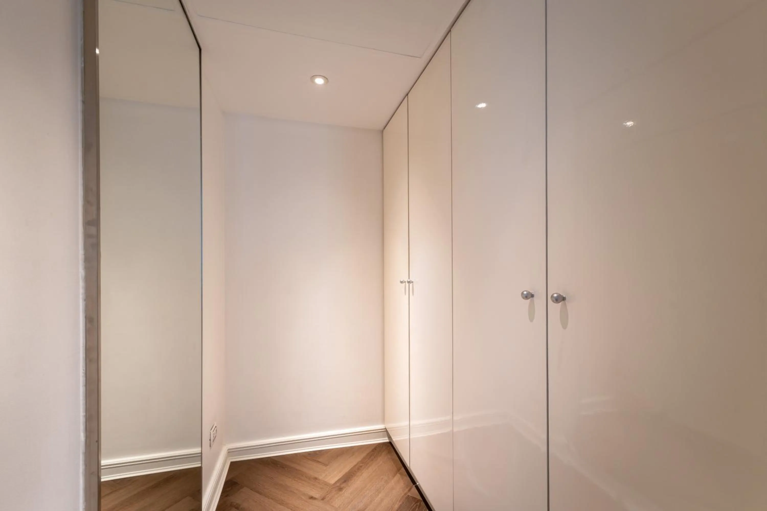 wardrobe in Night Hotel Bangkok - Sukhumvit 15