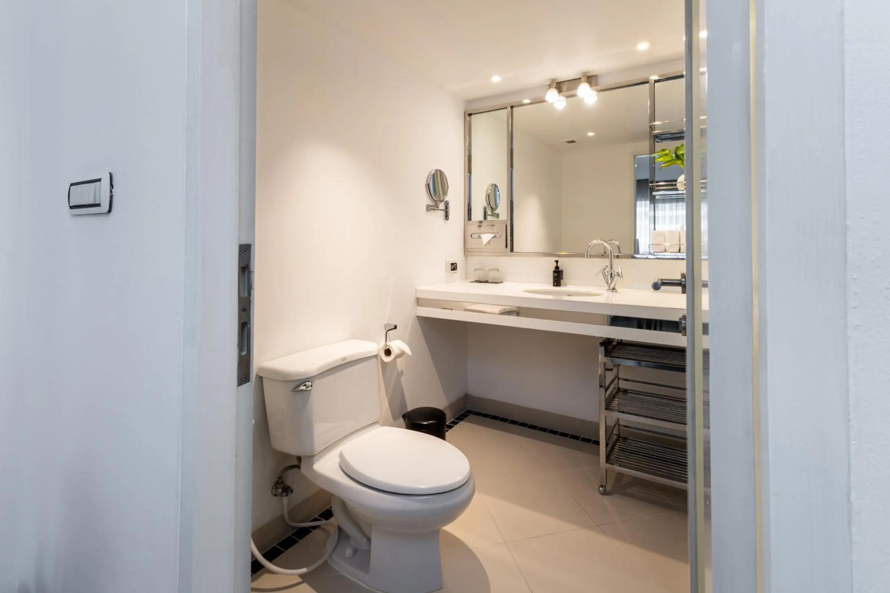 Toilet in Night Hotel Bangkok - Sukhumvit 15