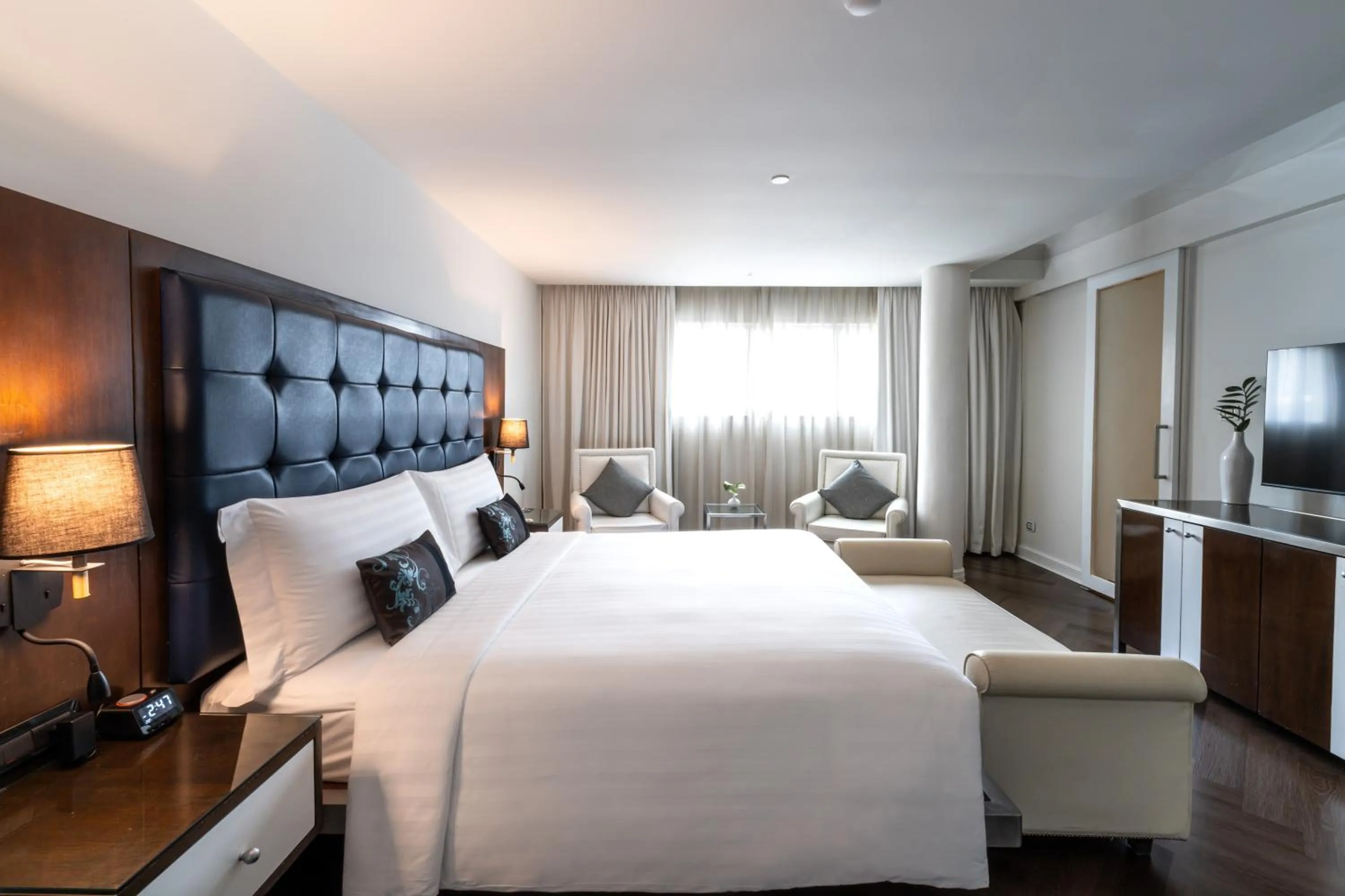 Bedroom, Bed in Night Hotel Bangkok - Sukhumvit 15