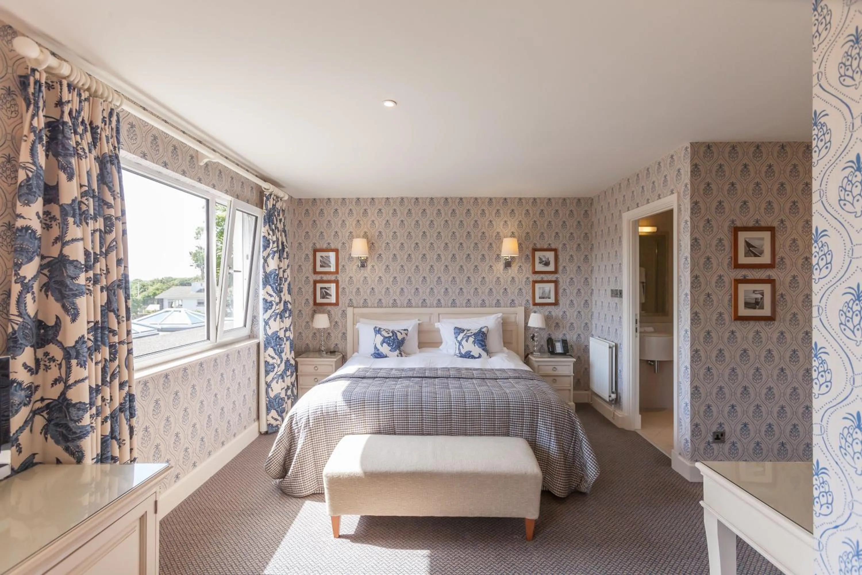 Bedroom, Bed in Fermain Valley Hotel