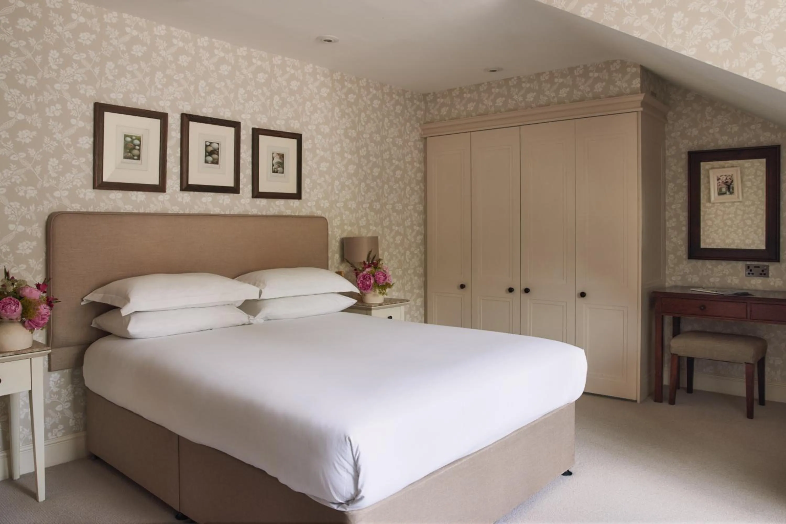 Bedroom, Bed in Fermain Valley Hotel