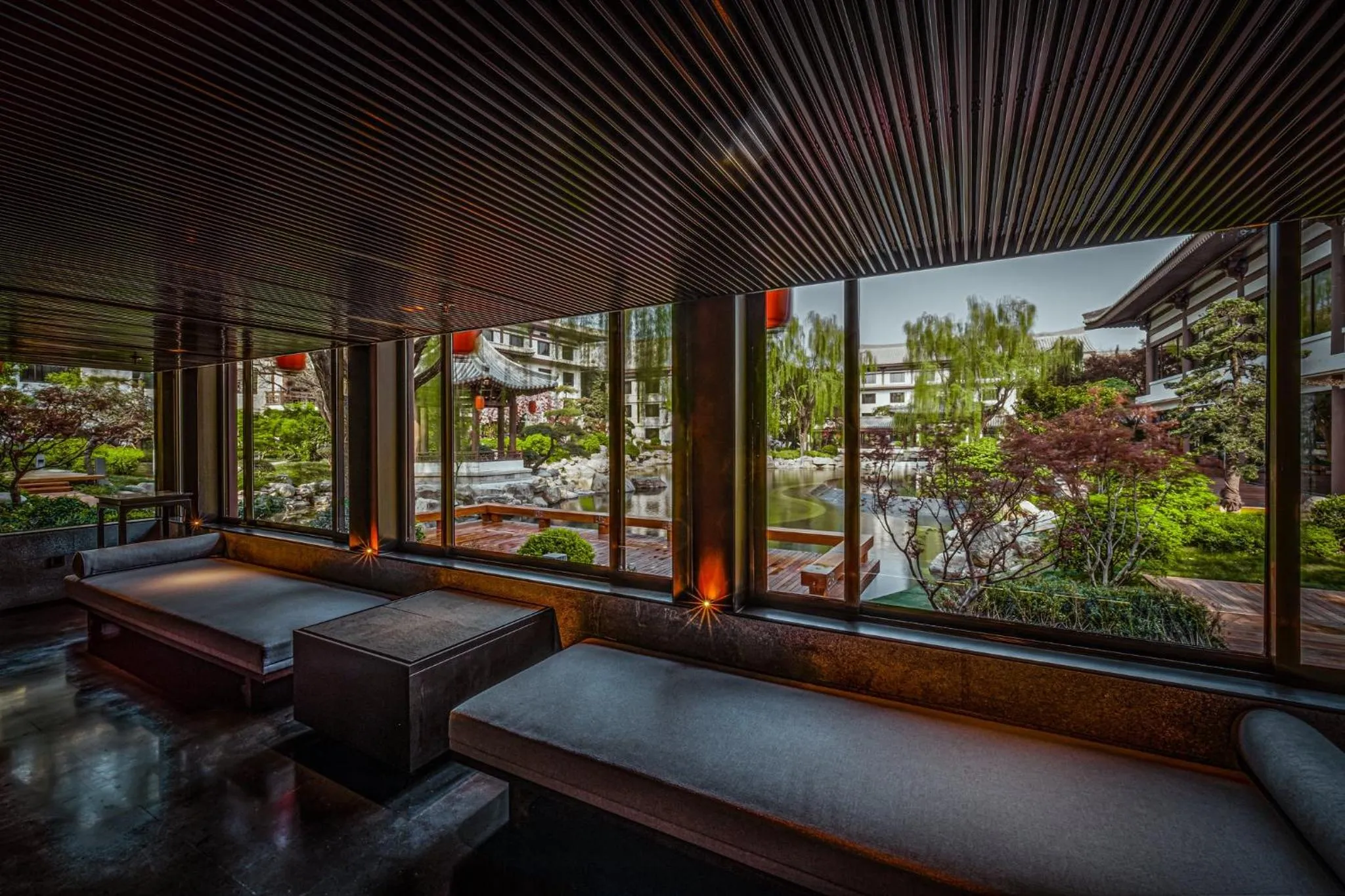 Lobby or reception in HUALUXE Xi'an Tanghua by IHG