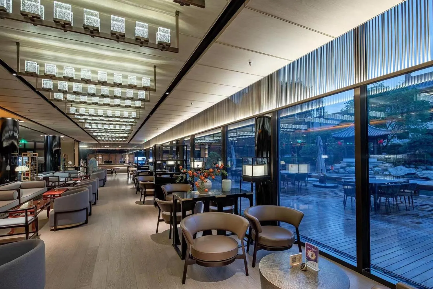 Lounge or bar in HUALUXE Xi'an Tanghua by IHG