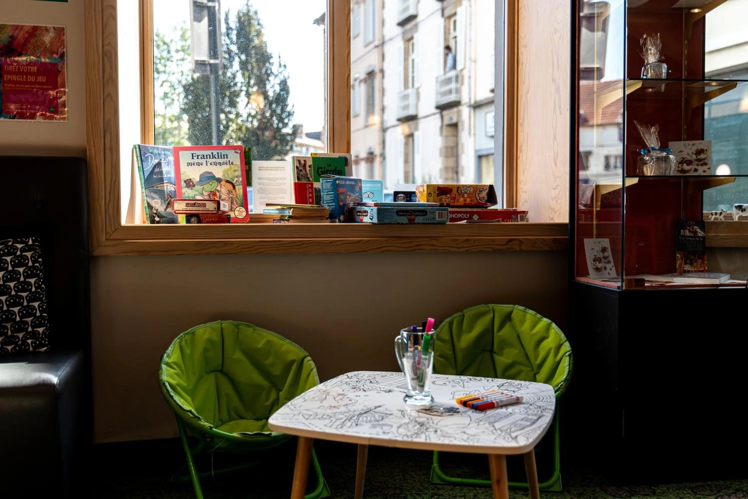 Living room in ibis Styles Moulins Centre