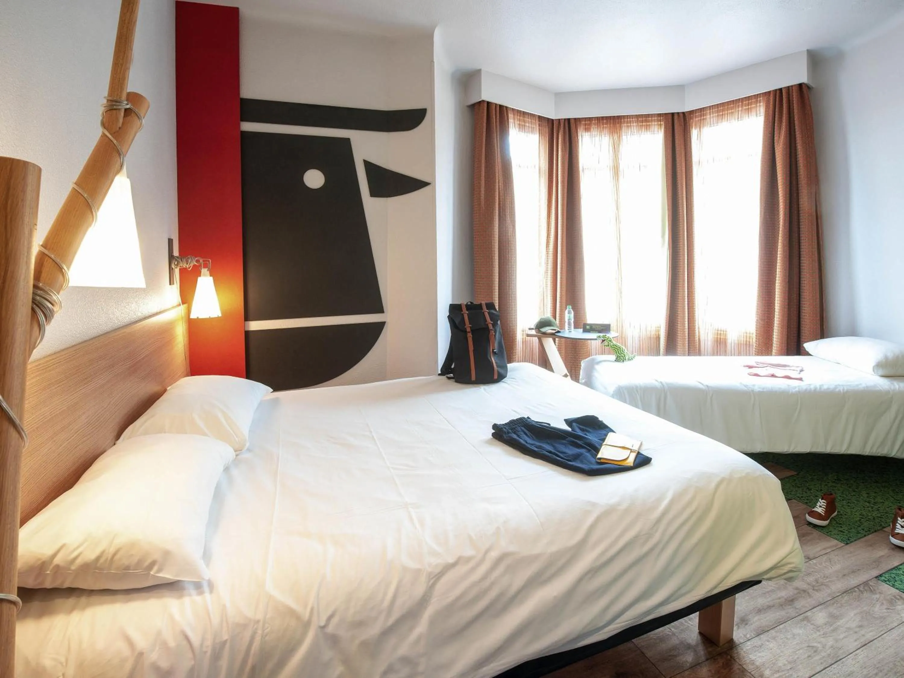 Bedroom, Bed in ibis Styles Moulins Centre