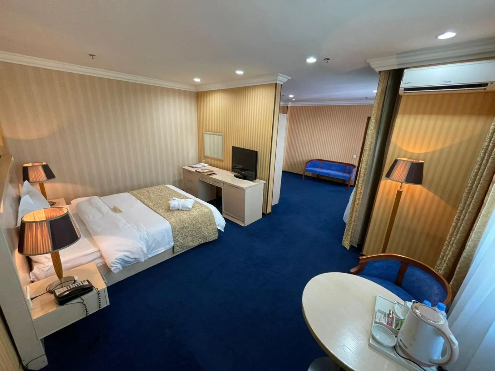 Bed in King Hotel Astana