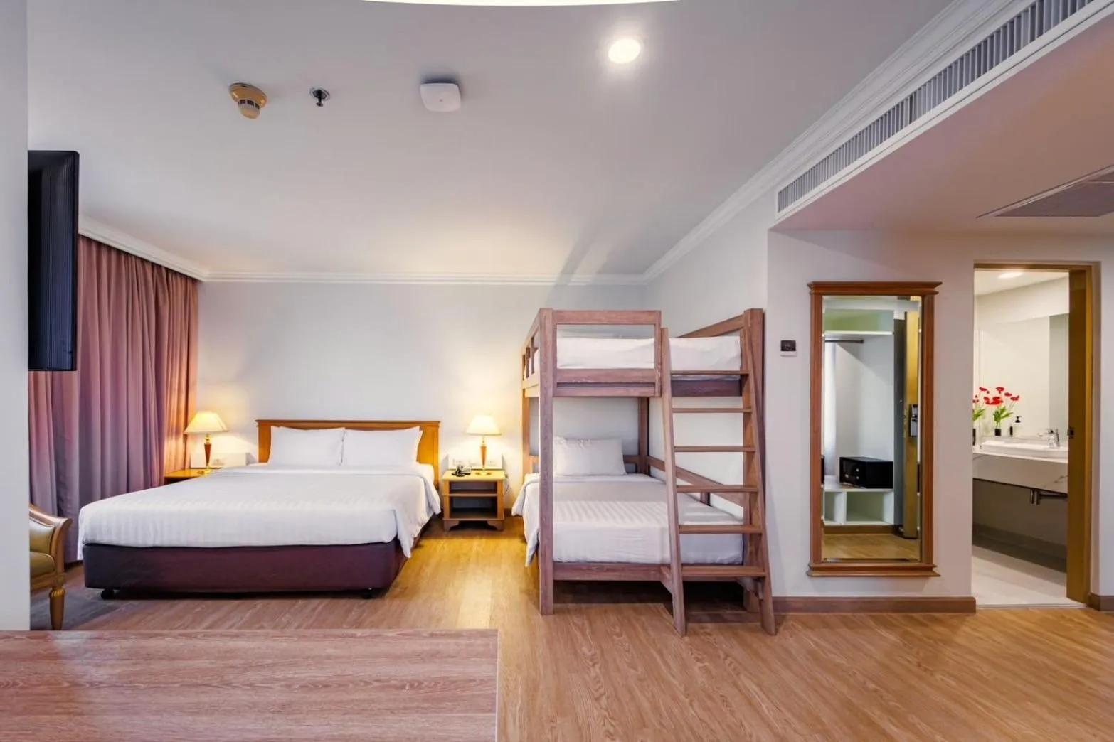 Bedroom, Bed in Prince Palace Hotel Bangkok