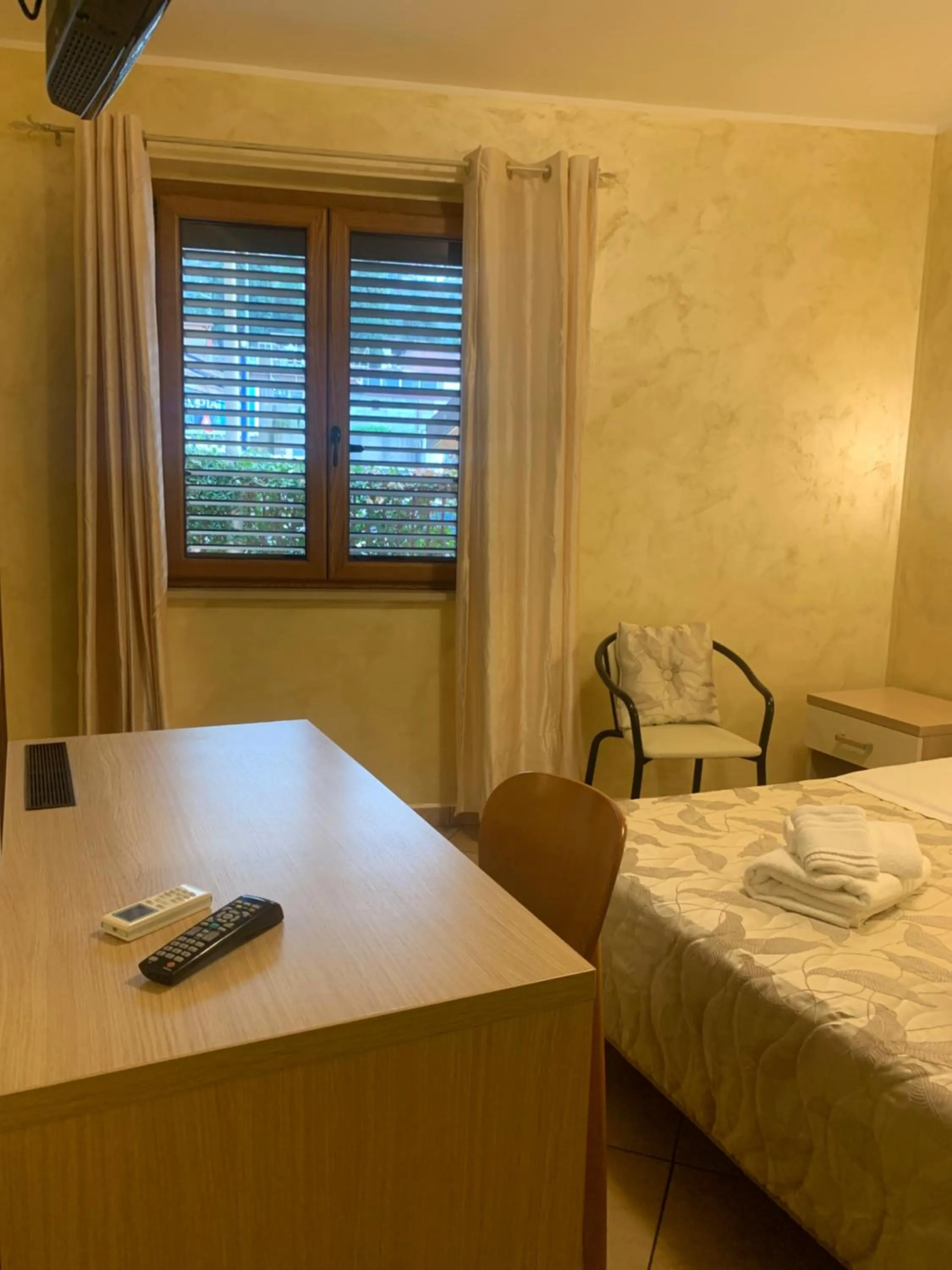 Photo of the whole room, Bed in Scilla e Cariddi