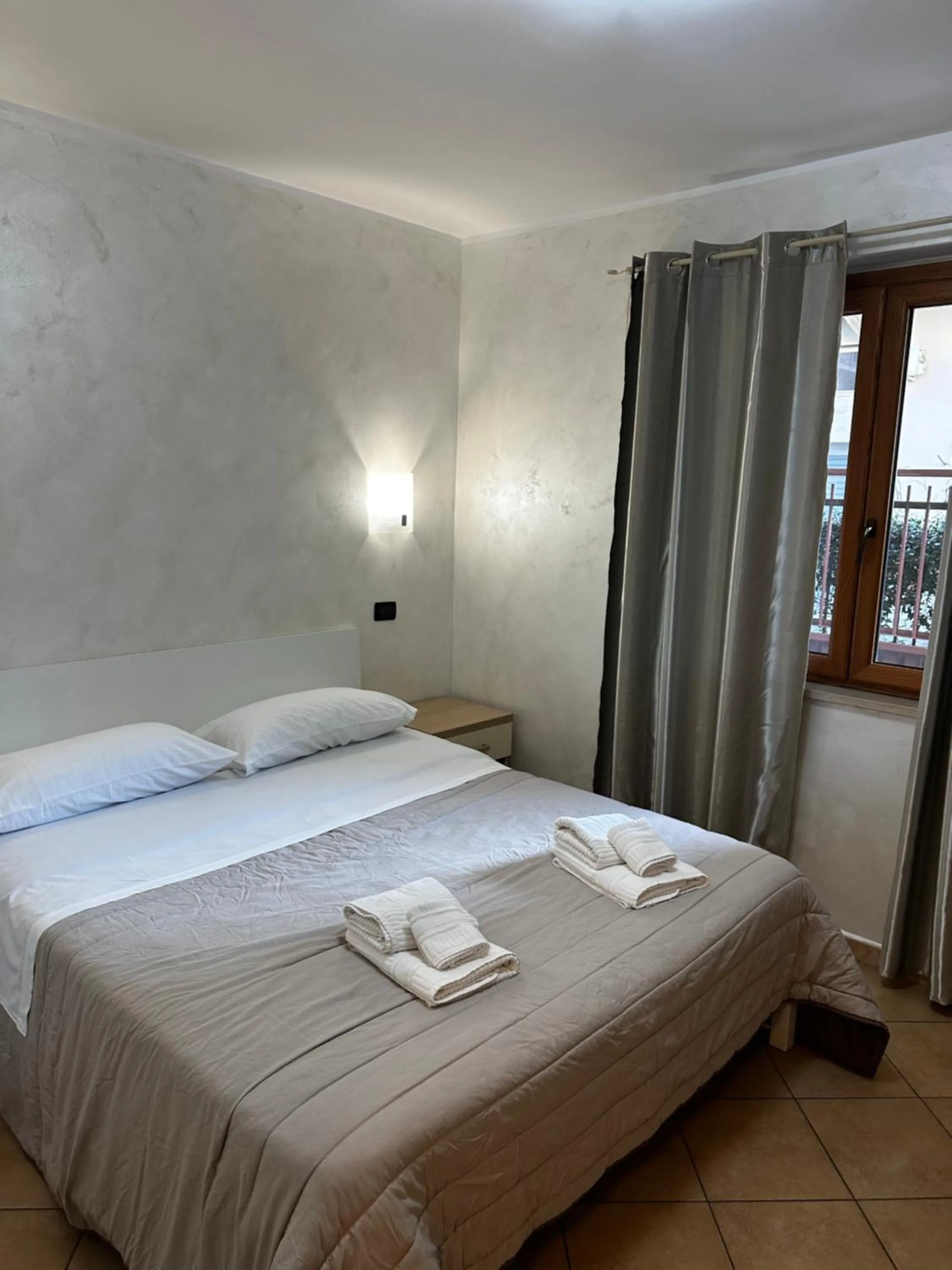 Photo of the whole room, Bed in Scilla e Cariddi