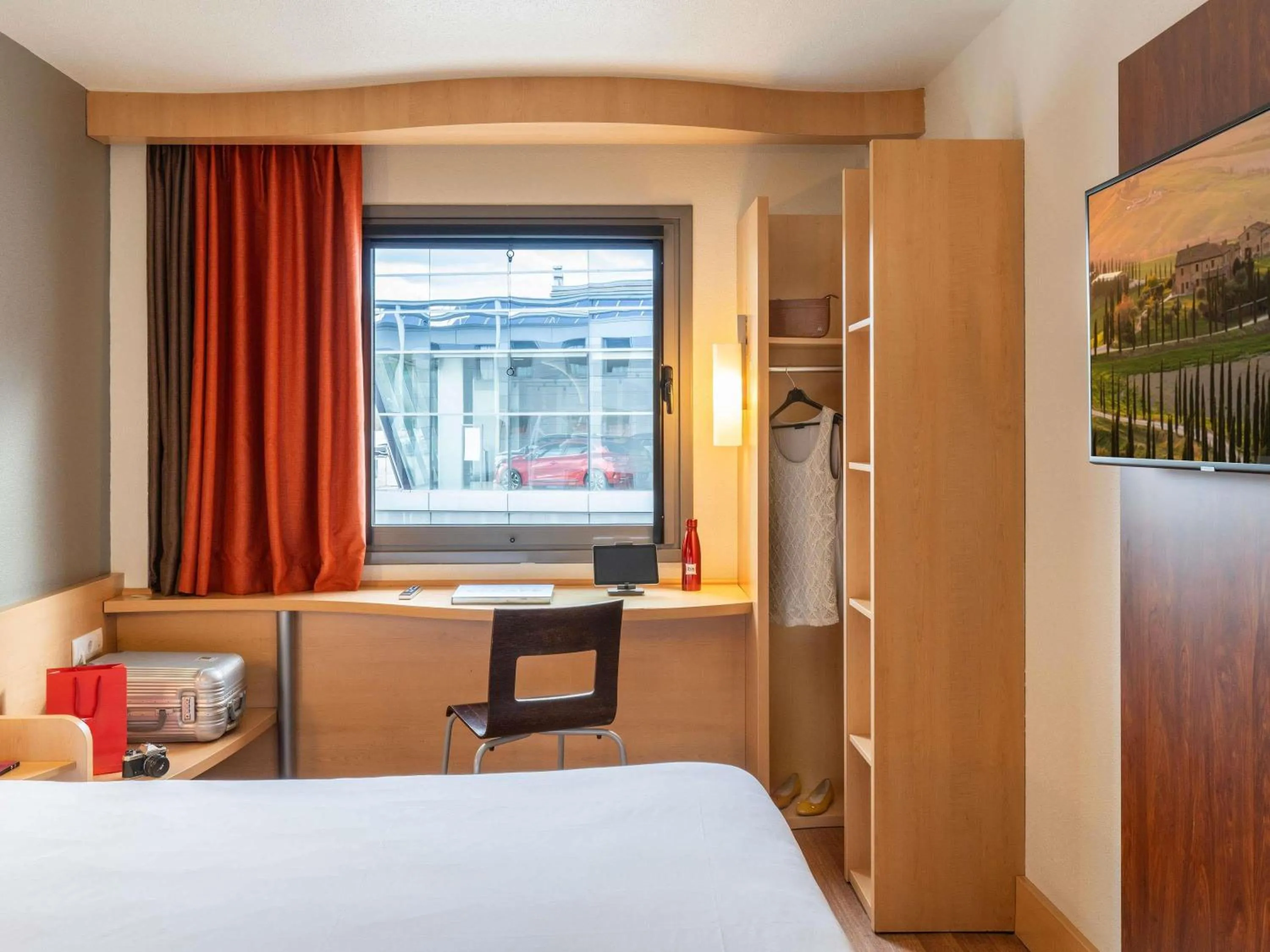 Bedroom, Bed in Ibis Madrid Alcobendas