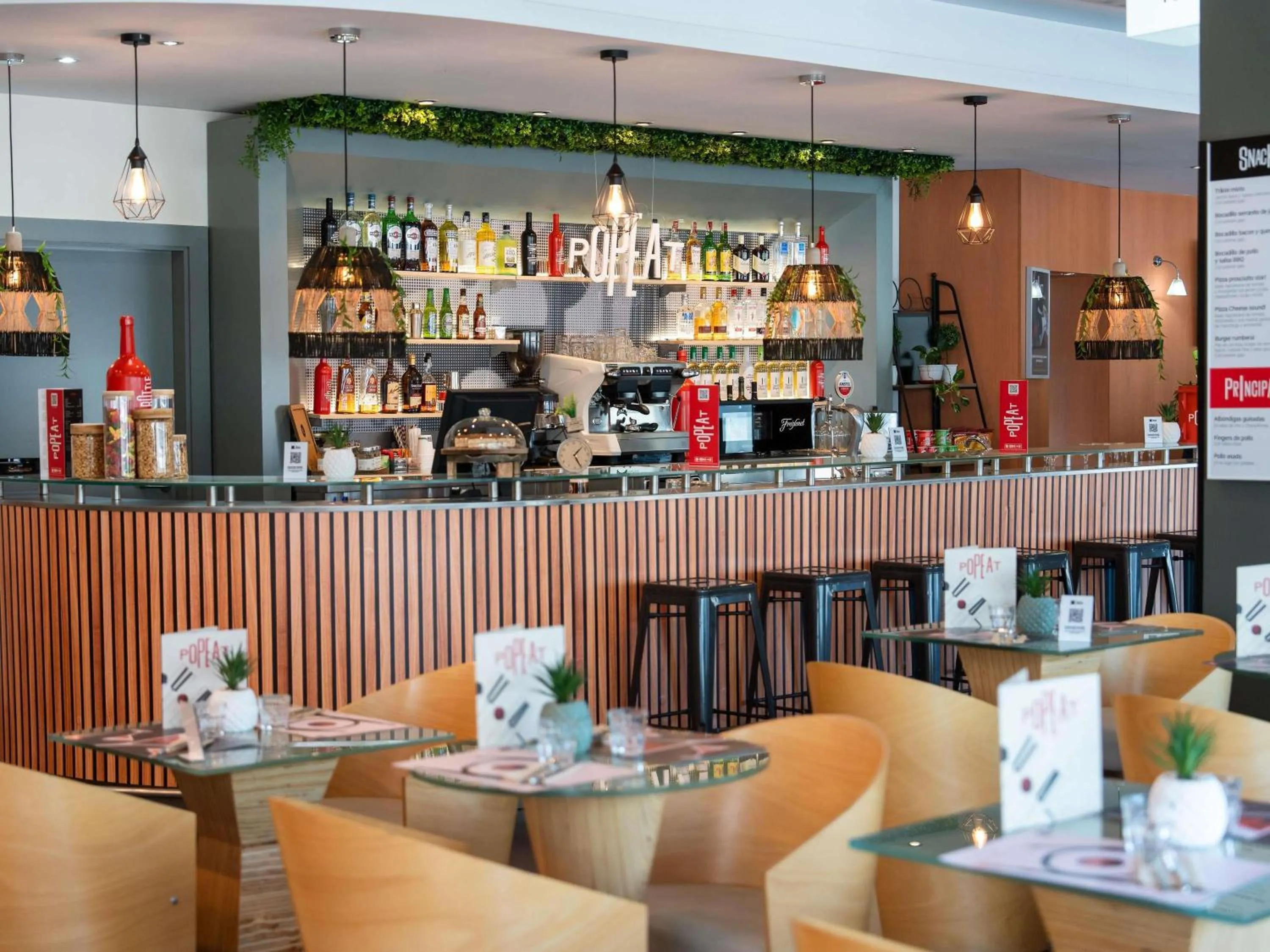 Lounge or bar in Ibis Madrid Alcobendas