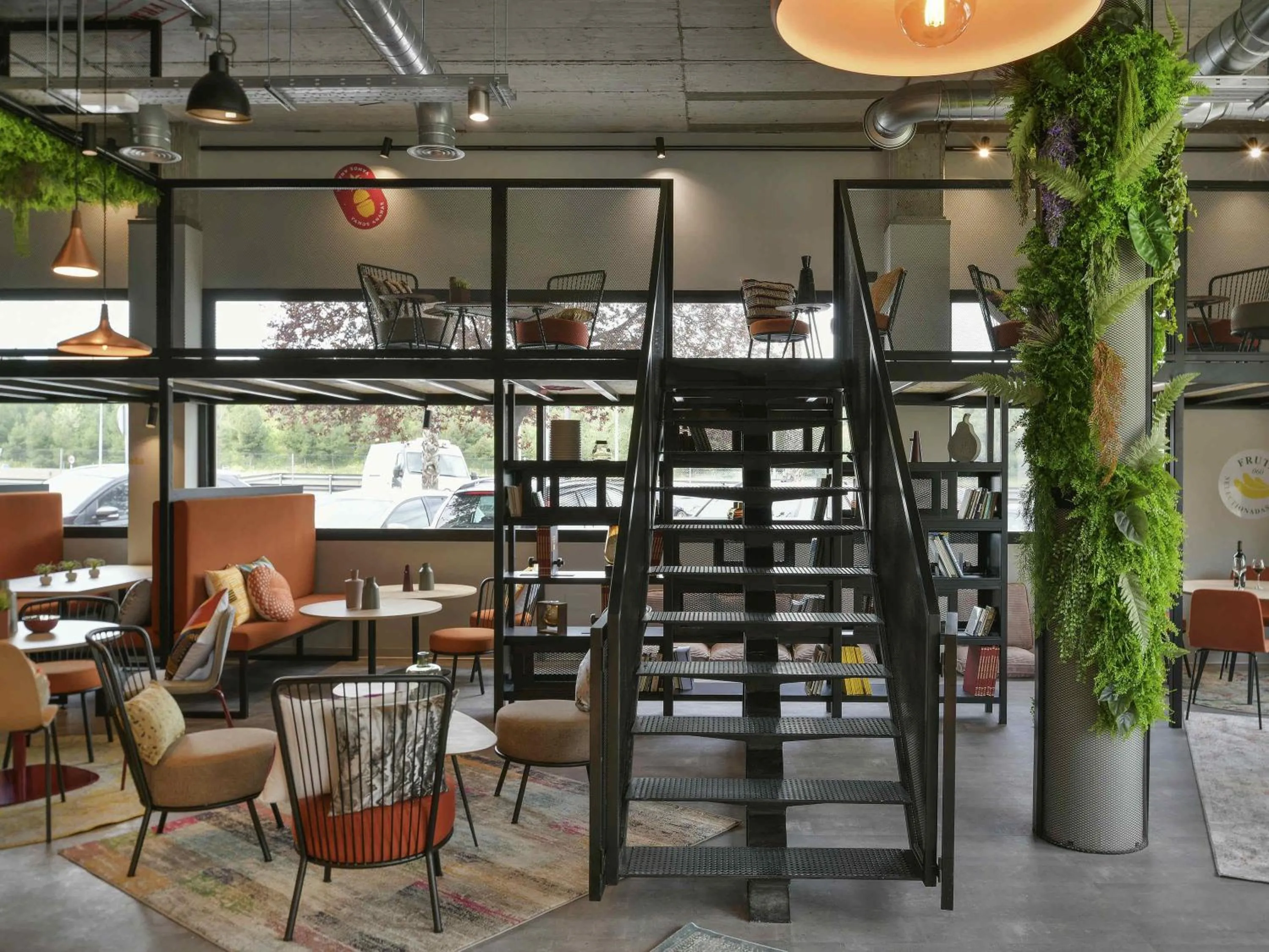 Lounge or bar in Ibis Madrid Getafe