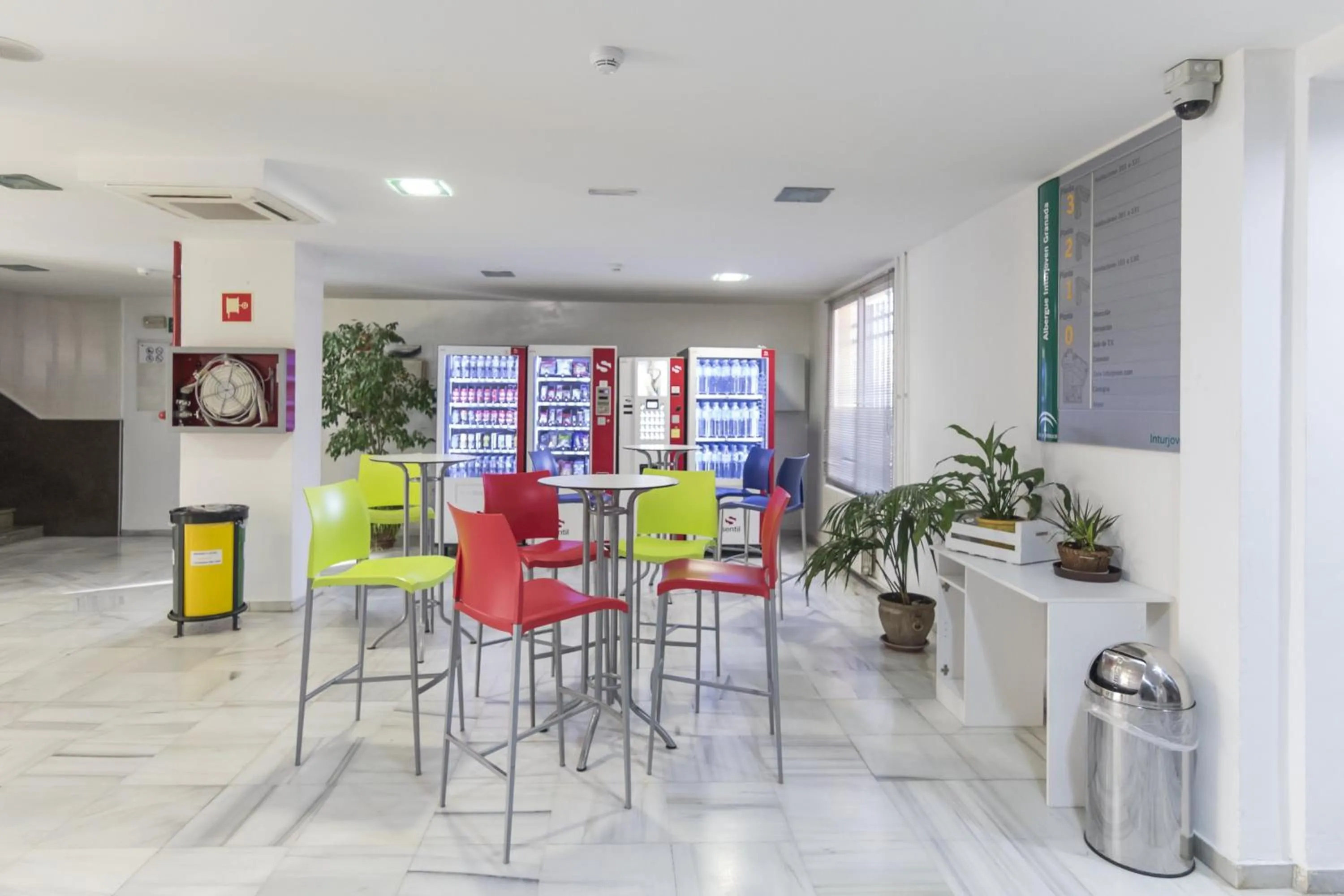Lobby or reception in Albergue Inturjoven Granada