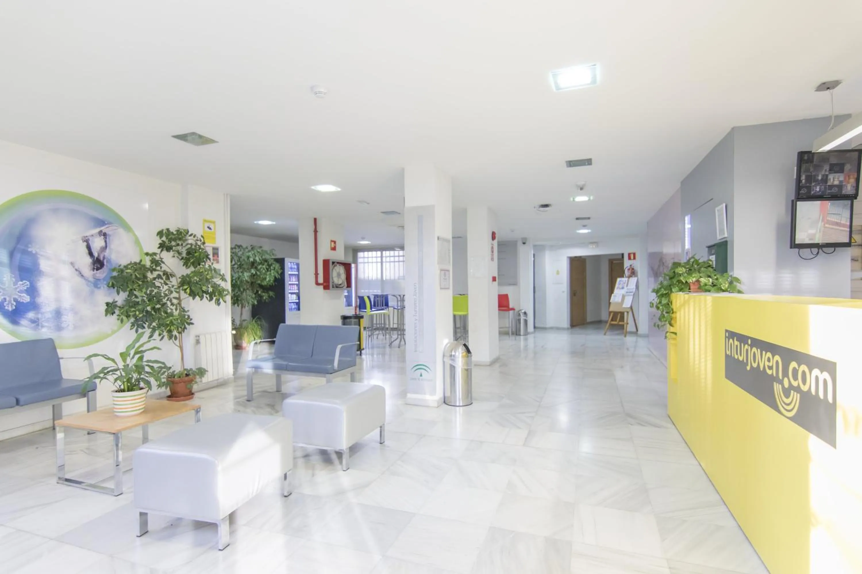 Lobby or reception in Albergue Inturjoven Granada